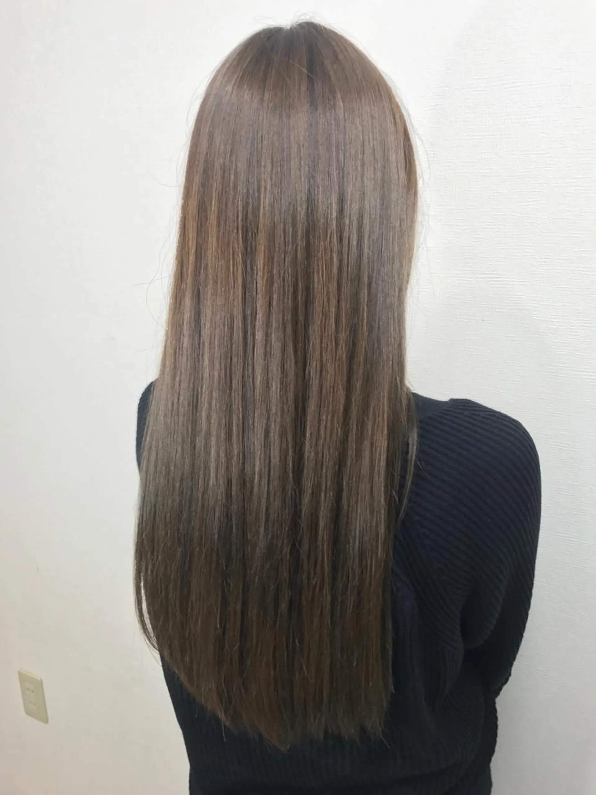 ミディアム 髪質改善 トリートメント 白髪ぼかし、剥がし 富田隼仁のヘアスタイル