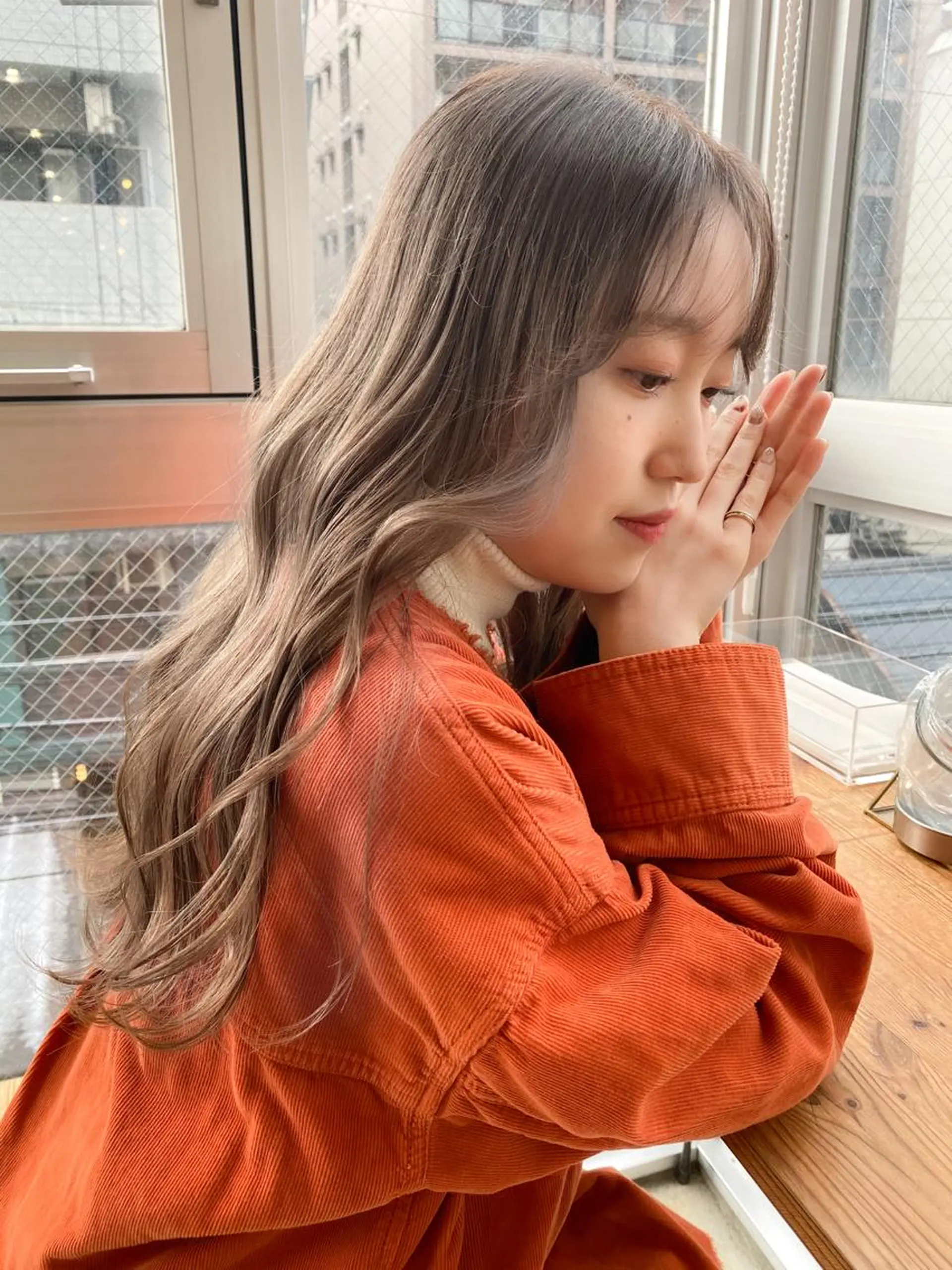 ロング カラー ベージュカラー ブリーチ 透明感カラー ハイトーンカラー ハイトーンベージュ ness ネスのヘアスタイル