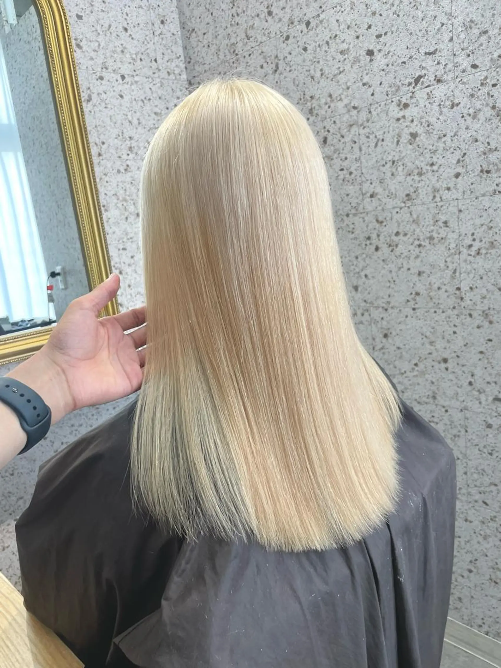 ロング カラー ブロンド ホワイトブロンド ヘアカラー lani hair salon所属・SHOTO ハイトー ン/デザインカラーのヘアスタイル