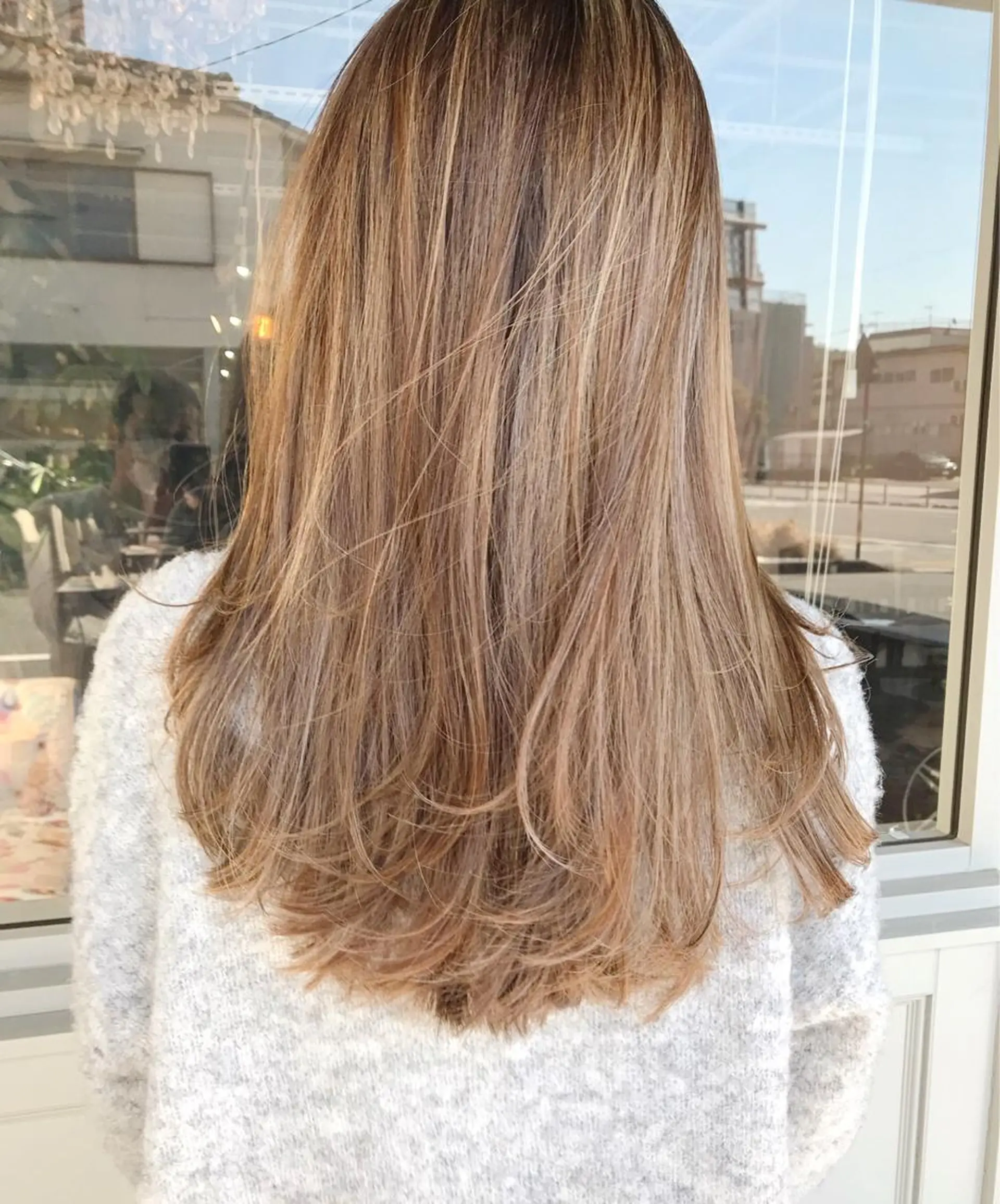 ロング カラー ヘアアレンジ お団子ヘア 切りっぱなしボブ バレイヤージュ ブリーチ デザインカラー Mariana/ 鶴原-ハイライトのヘアスタイル