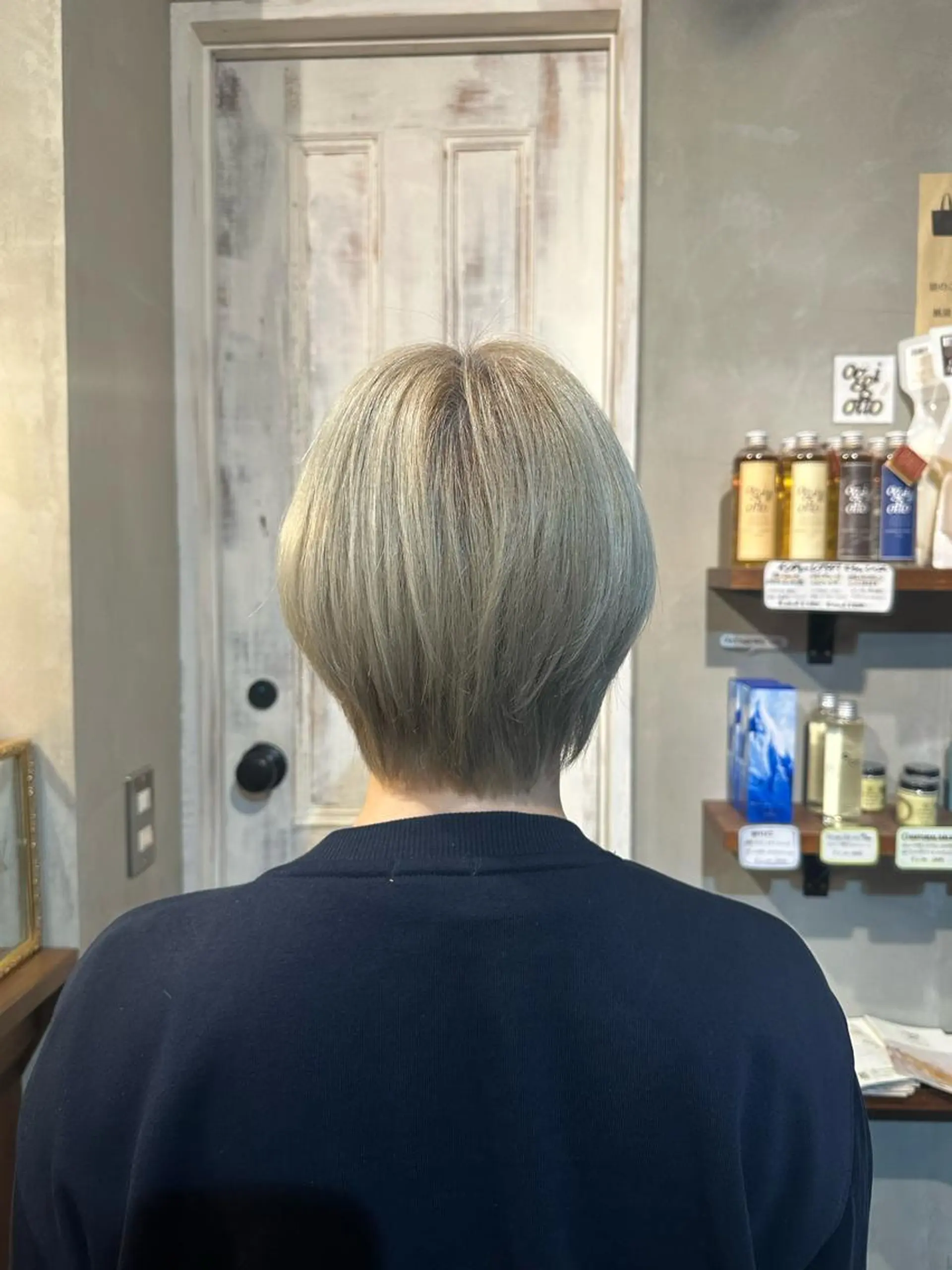 ショート カラー 中村 彩乃のヘアスタイル