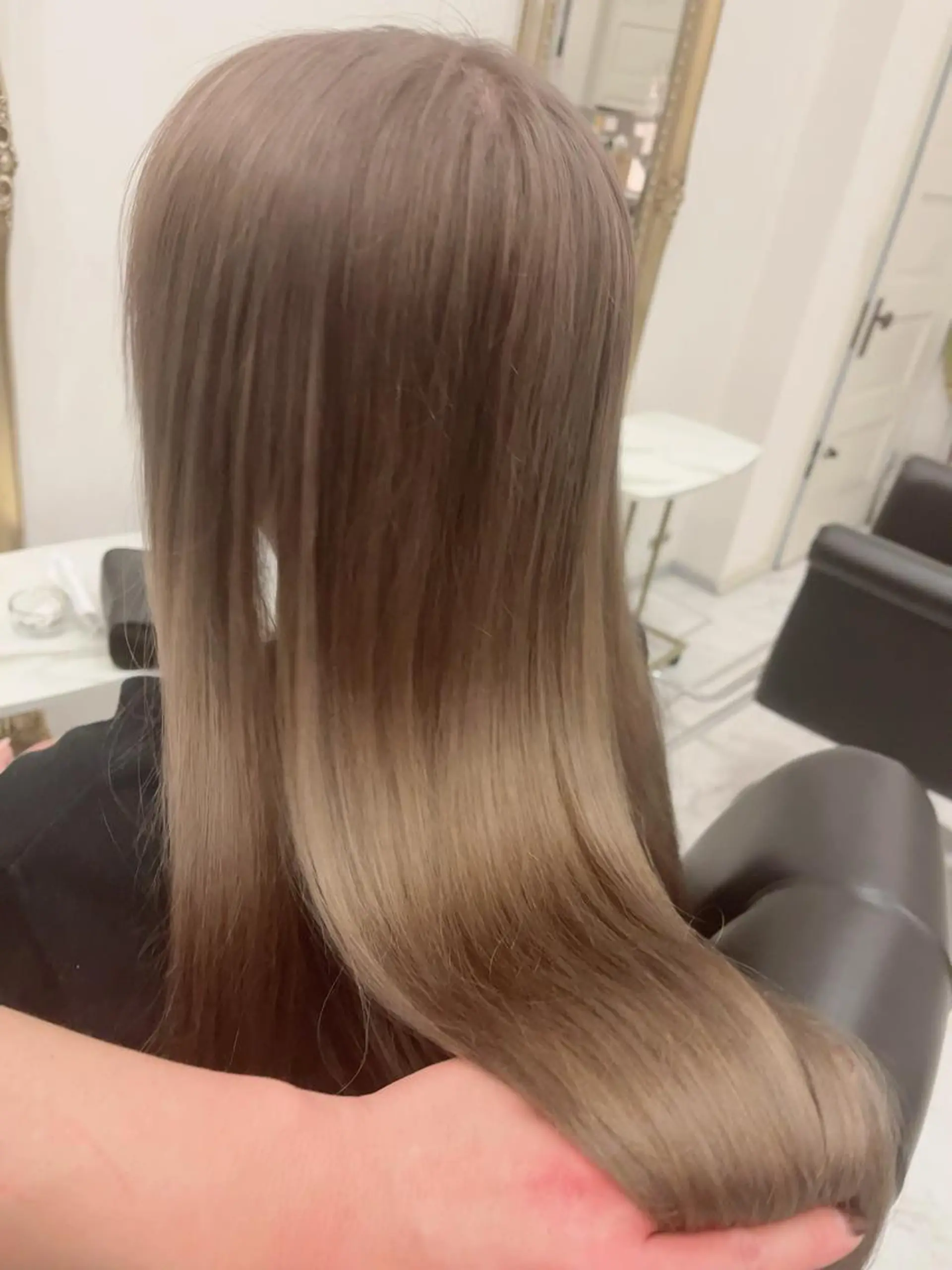 ロング ケアブリーチ&シール エクステの店和田翔莉のヘアスタイル