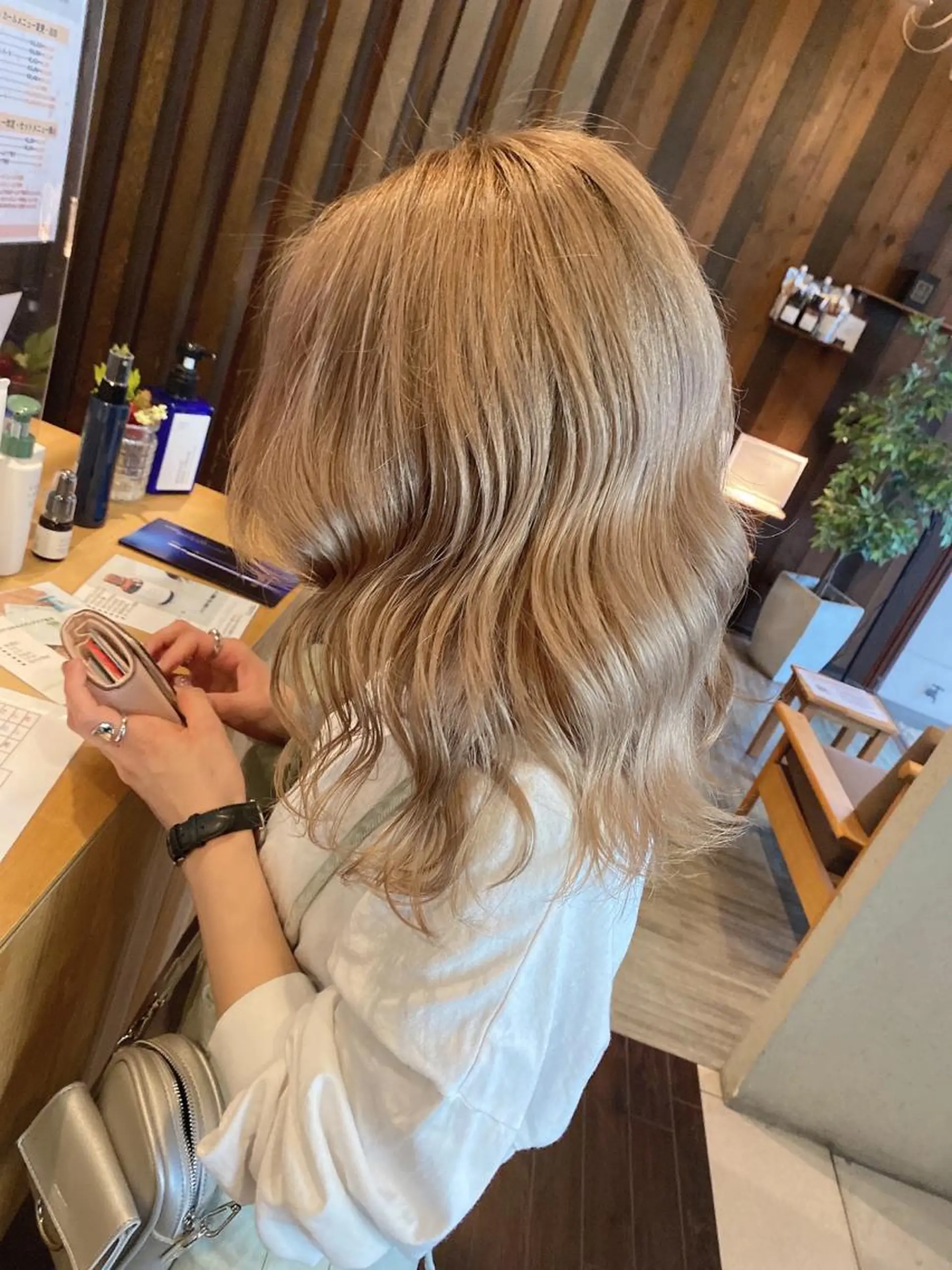 ミディアム カラー ハイトーンカラー ヘアカラー 具志 正太のヘアスタイル