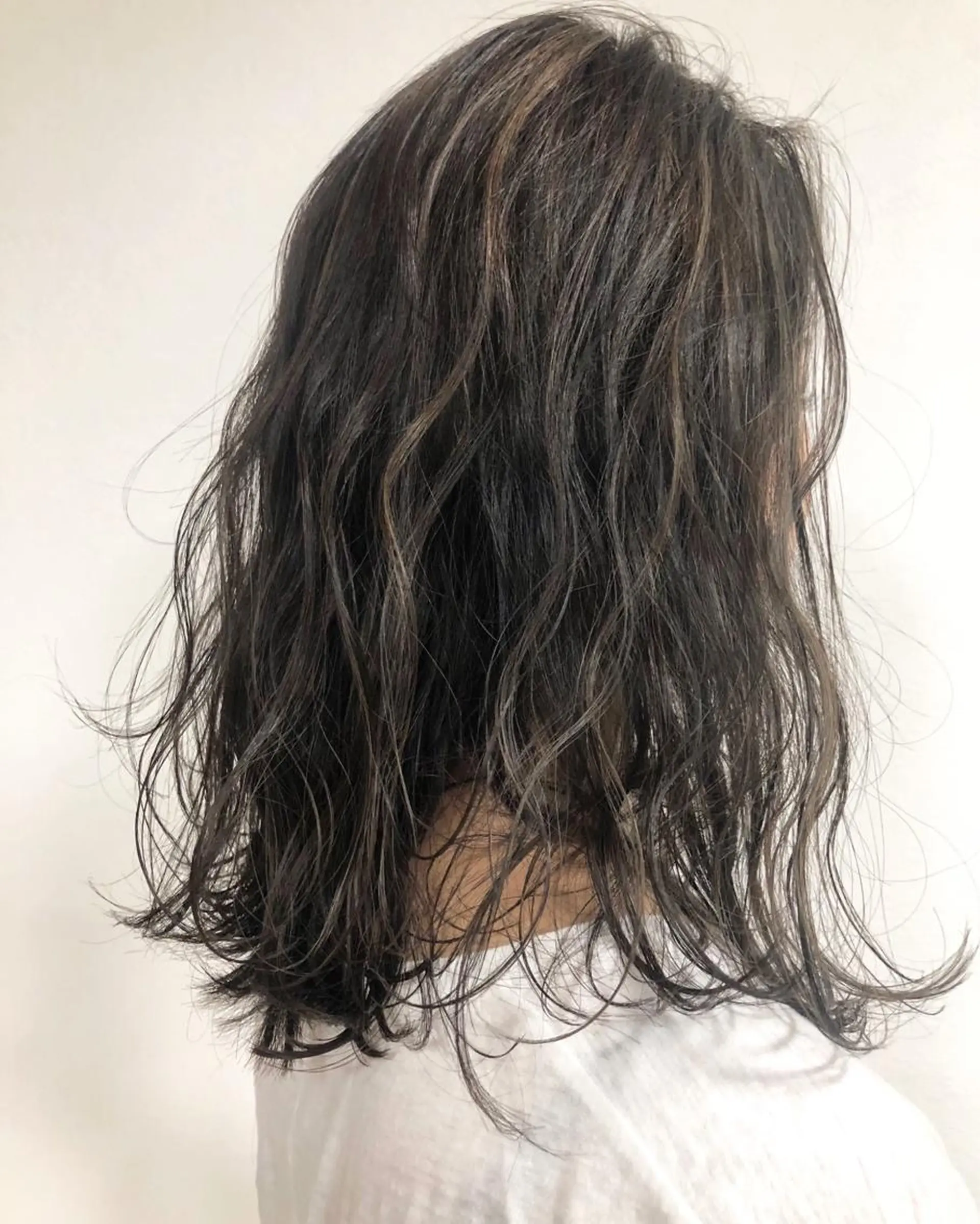 セミロング カラー ベージュカラー 透明感カラー ハイライトカラー ハイライト REVE所属・TAKU 美容師のヘアスタイル