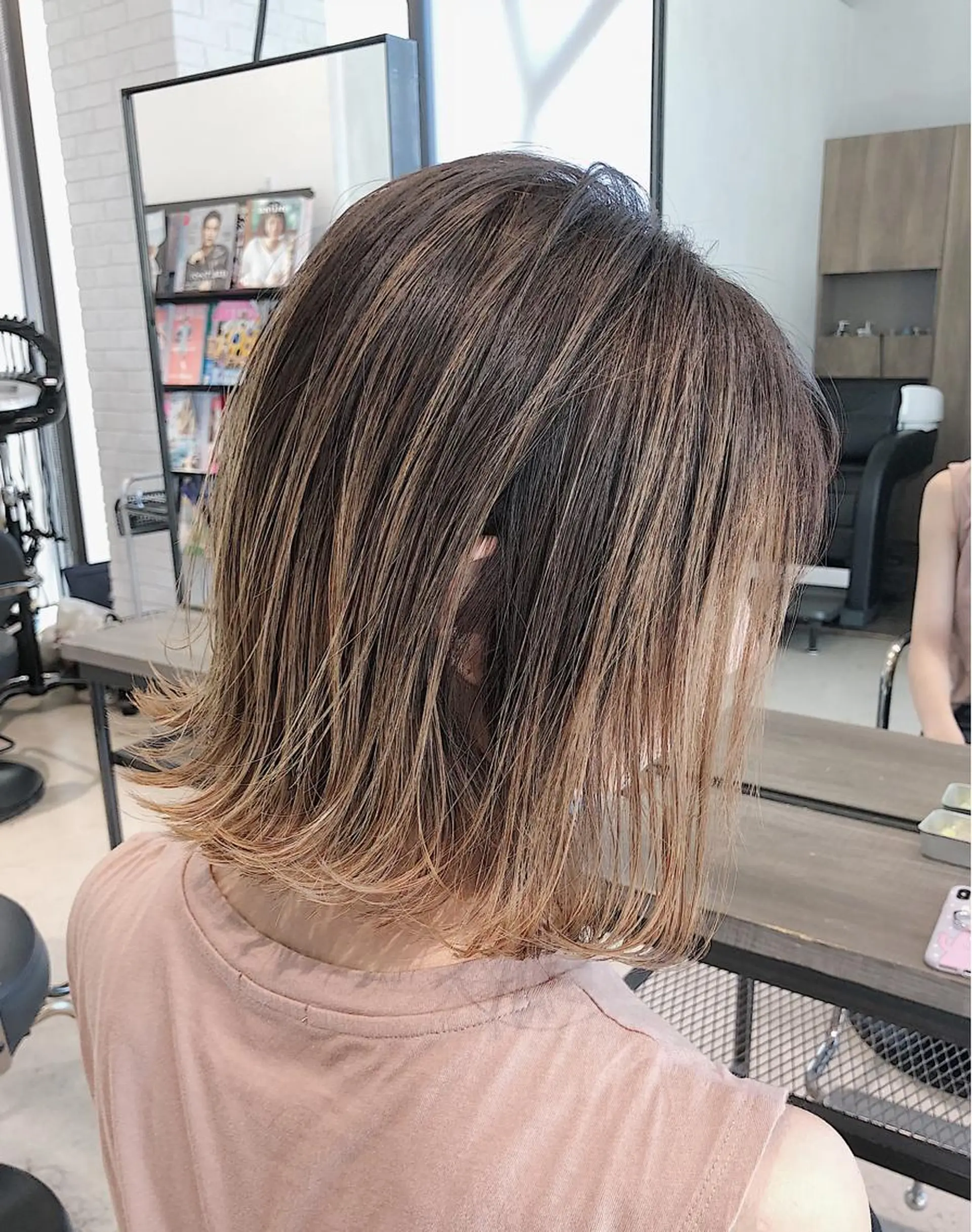 ショート カラー バレイヤージュ ベージュカラー ブリーチ レイヤーカット 【t.a.g（タグ）】所属・ノンダメージ髪質改善 カラー💎/KURAのヘアスタイル