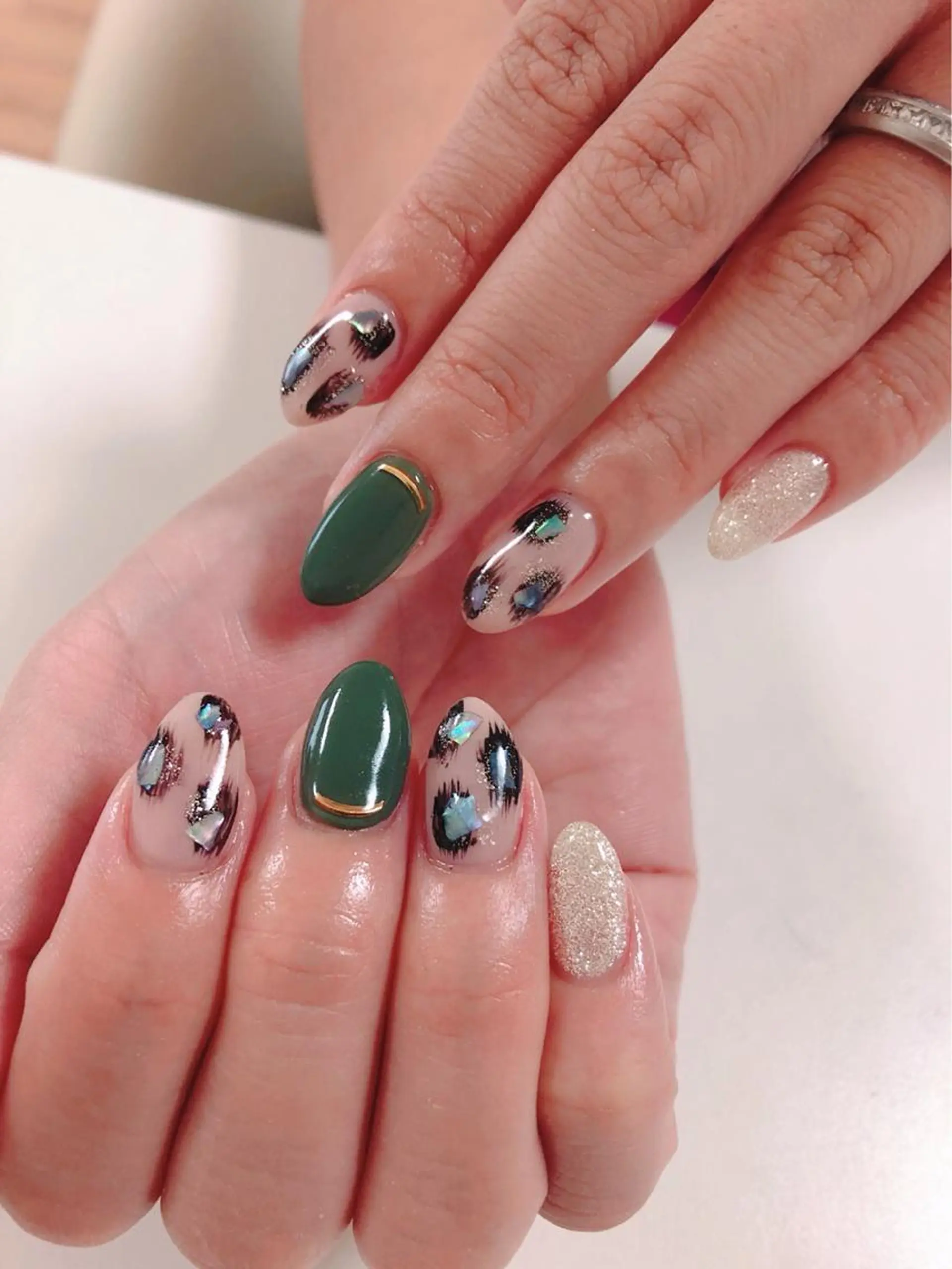 ネイル アートネイル 長さ出し フットネイル グリーン ニュアンスネイル Lily Roseスタッフ一同のマツエク・マツパデザイン