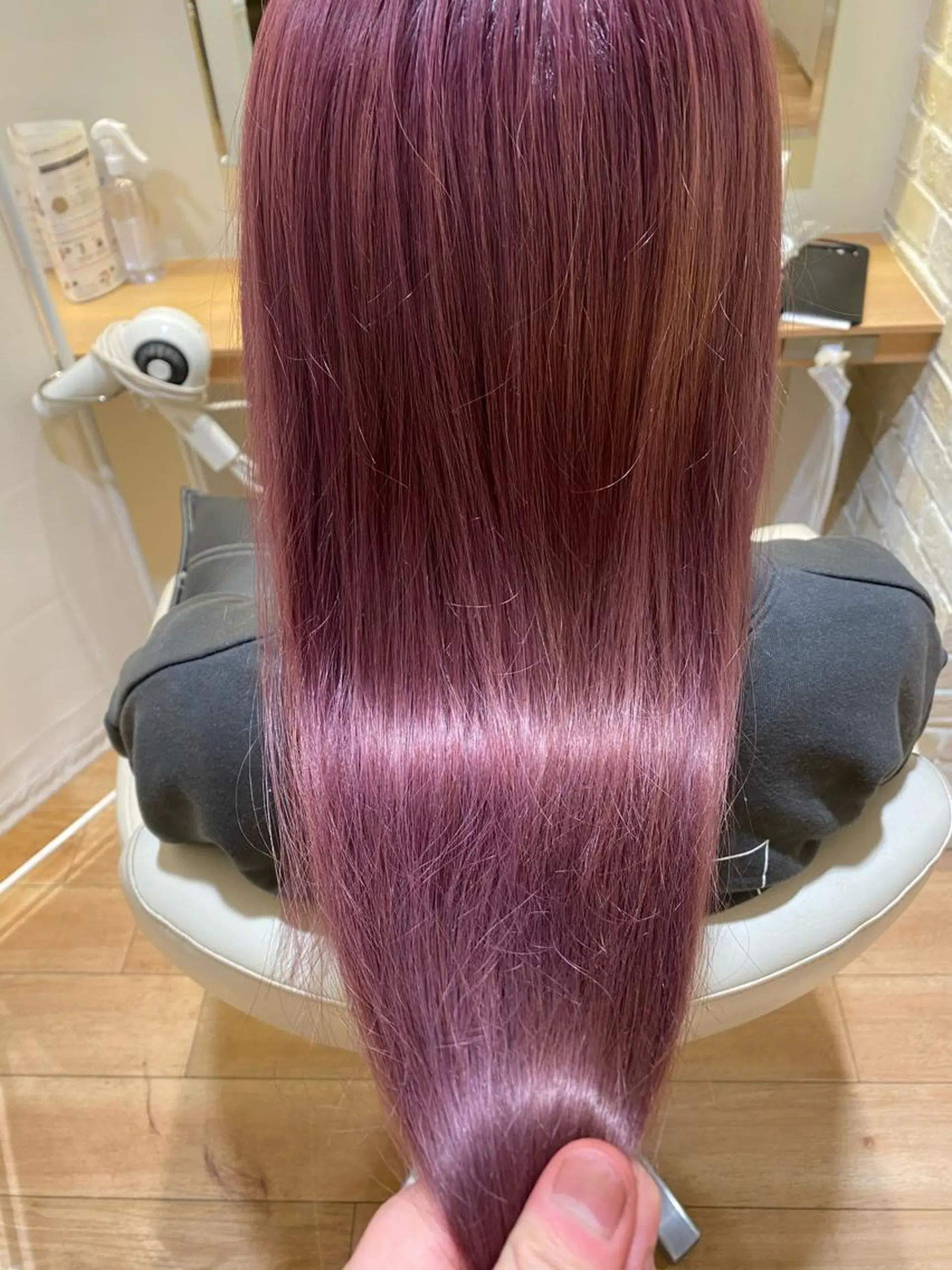 ロング ハイトーンエフェクト ブリーチいち丸のヘアスタイル