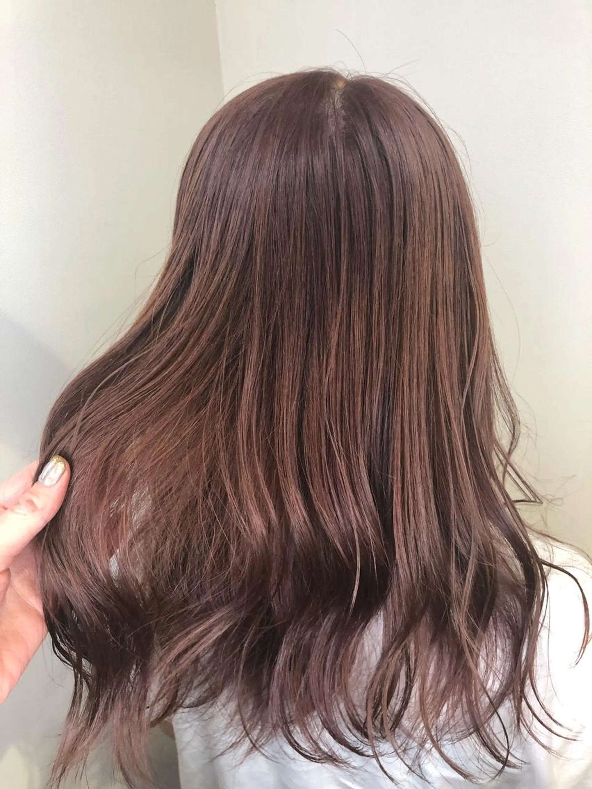 ロング カラー ウルフカット／吉村 桃子のヘアスタイル