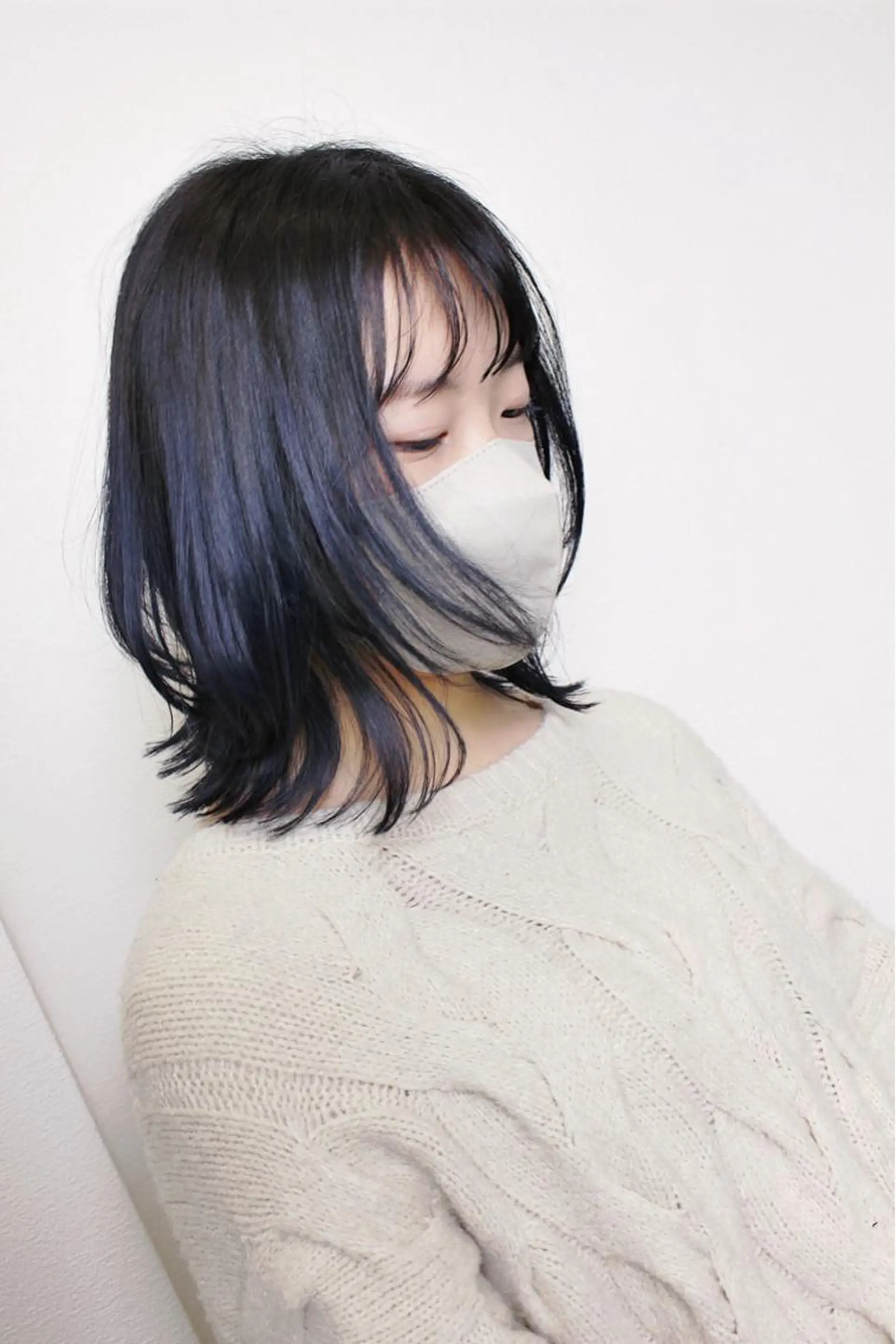 ミディアム カラー 黒髪 ブリーチ ブルーカラー ブルーブラック ボブ カット ヘアカラー 土居 正季のヘアスタイル