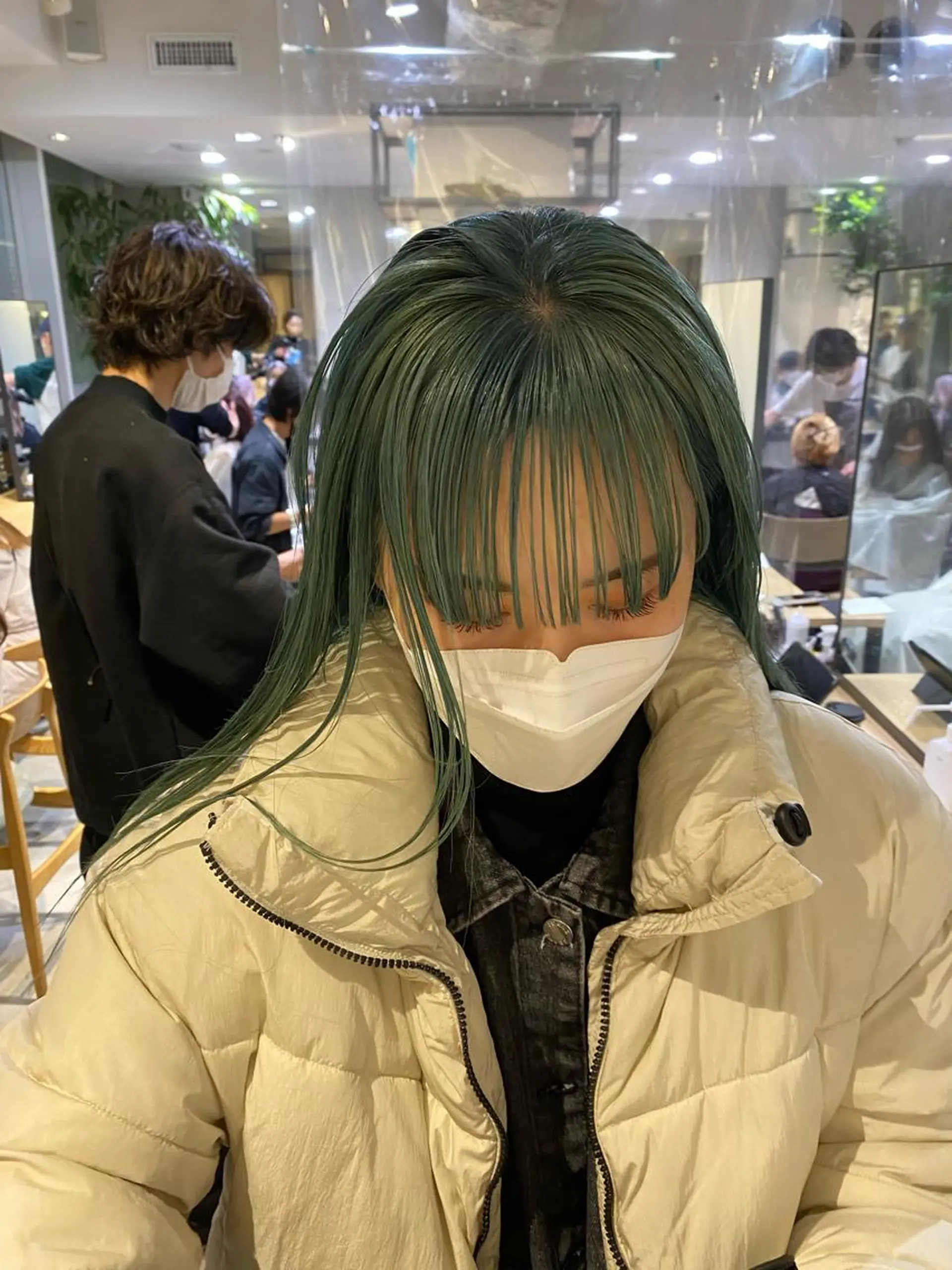 セミロング カラー Hair & make Lamp所属・梅田のブリーチ特化 美容師KAI🥰のヘアスタイル