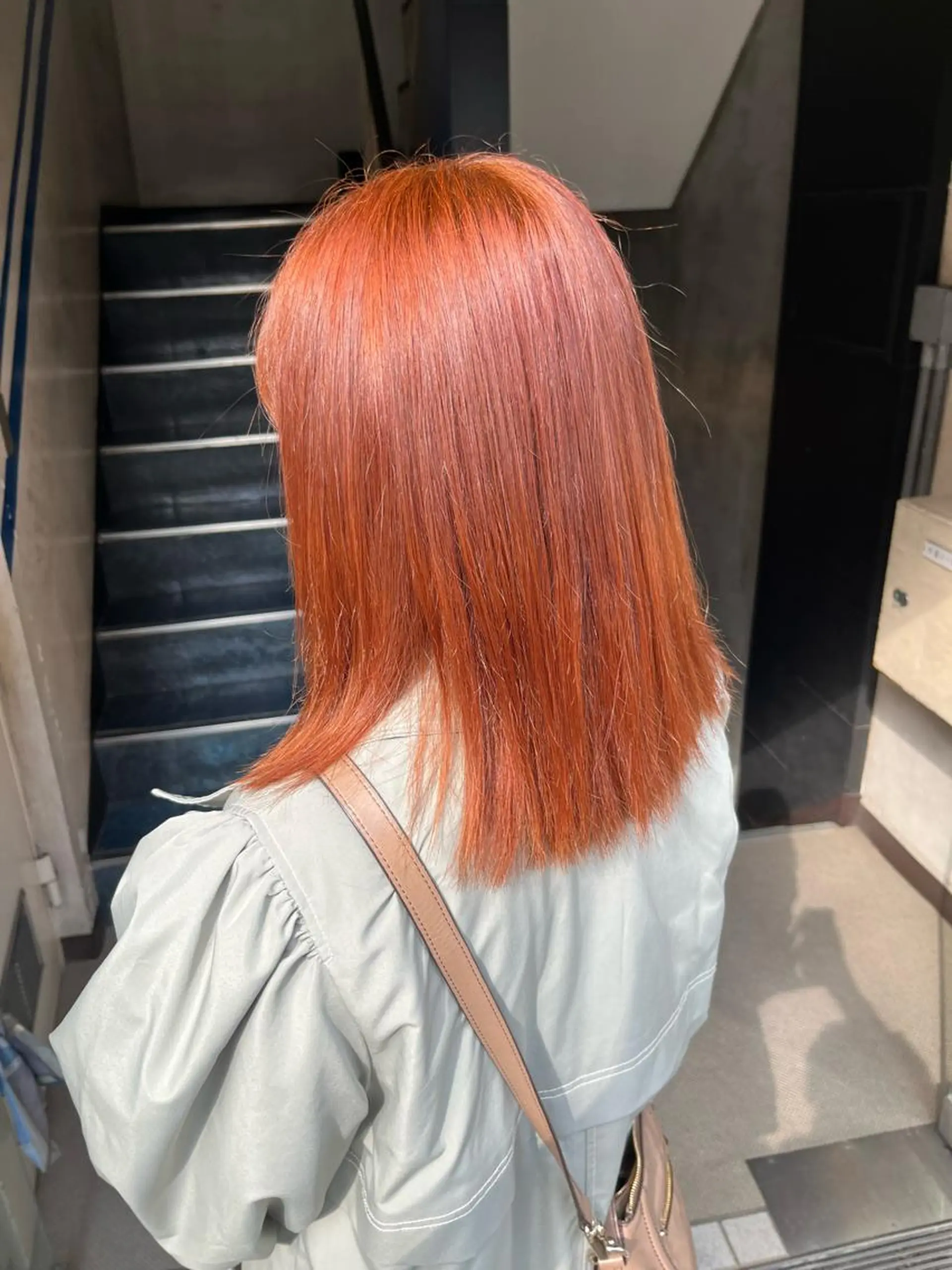 セミロング カラー 艶髪/ハイトーン/ ヘアセット/モエノのヘアスタイル