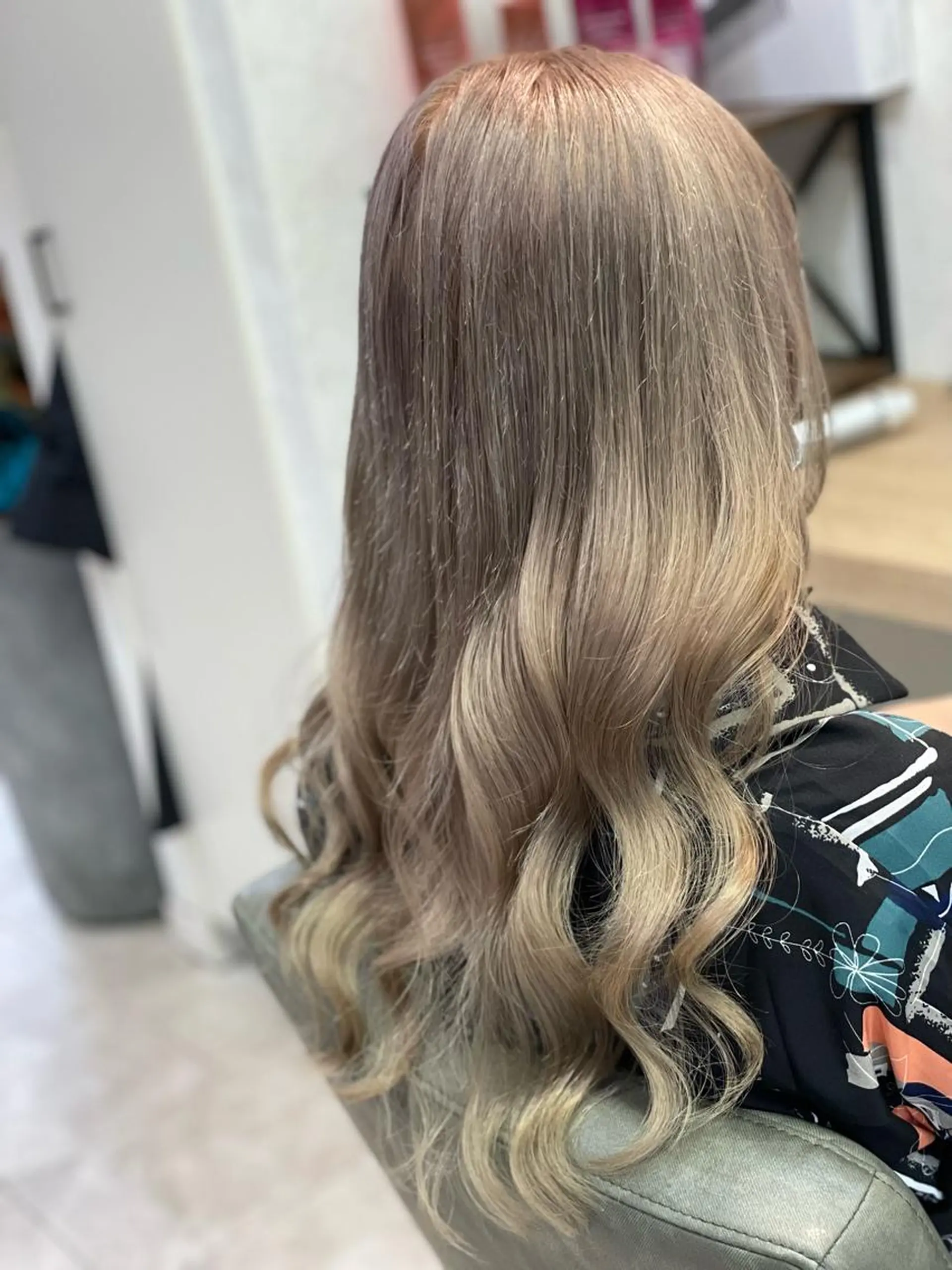 セミロング カラー ヘアアレンジ ブリーチ ケアブリーチ ダブルカラー グレージュ ハイトーンカラー ヘアカラー トリートメント 髪質改善×ハイトーン 中田啄也のヘアスタイル