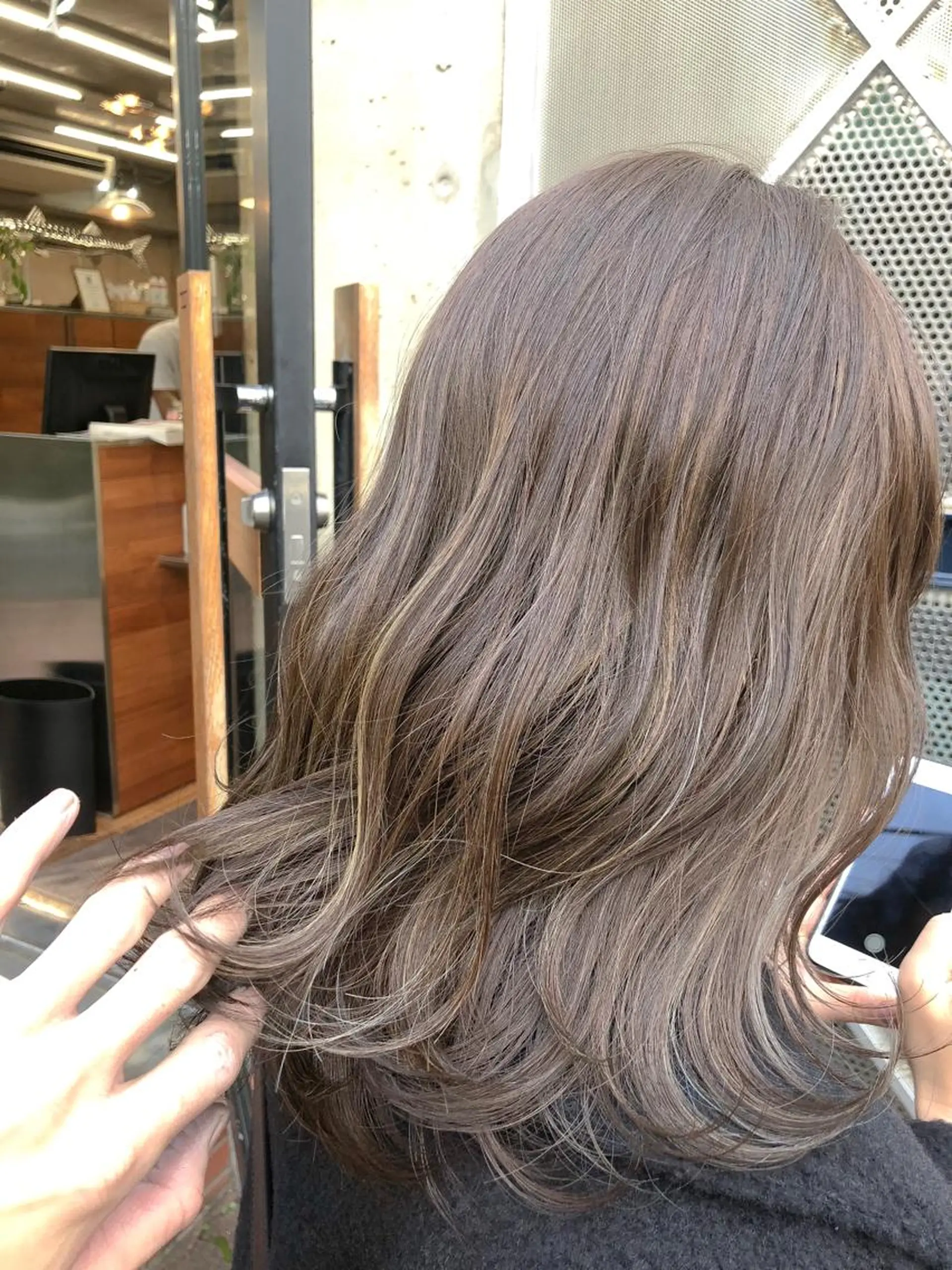 ミディアム カラー ベージュカラー ハイライトカラー ハイライト カット ヘアカラー トリートメント センスをお届けします 大谷将生INFPのヘアスタイル