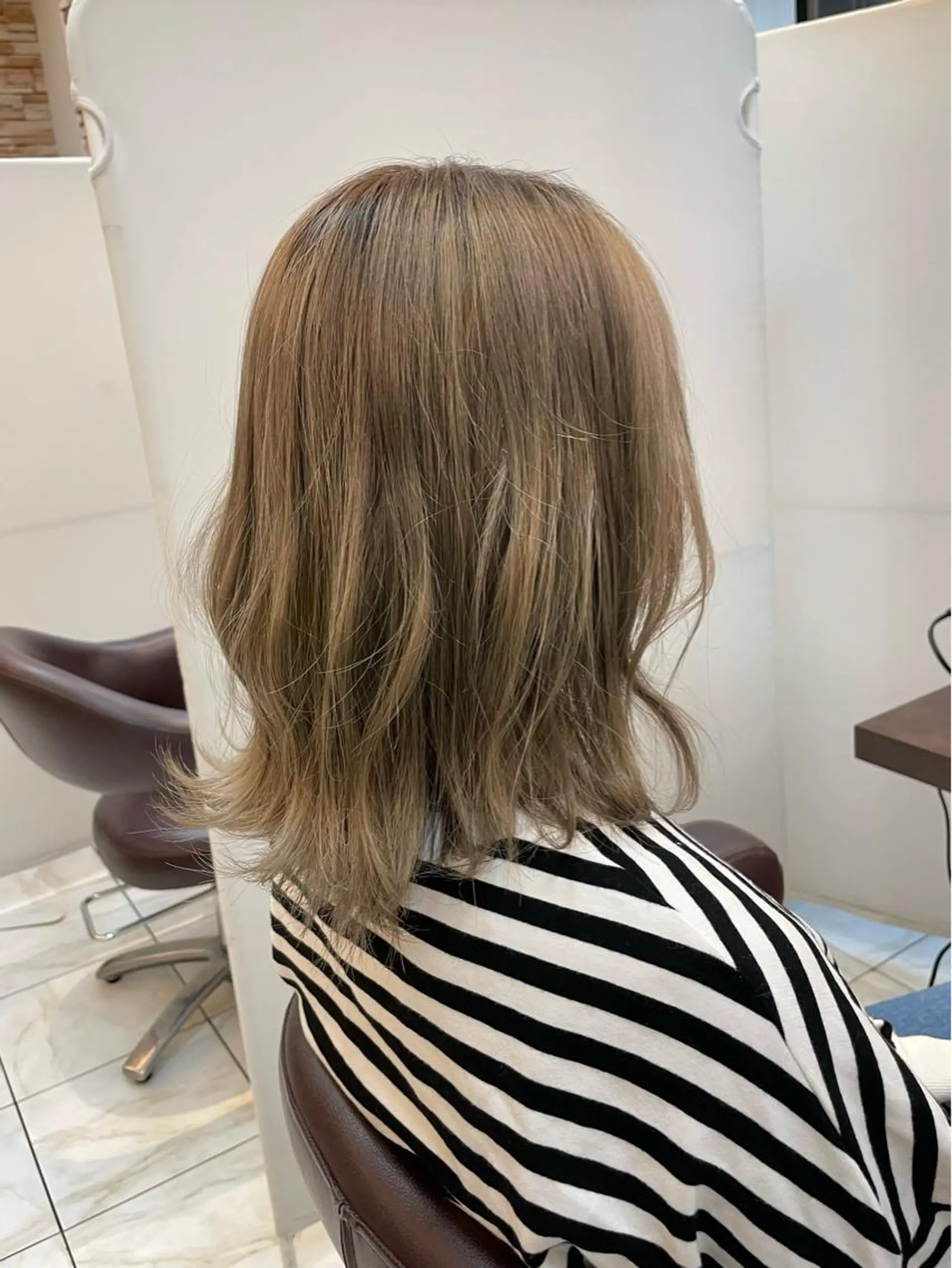 ミディアム カット ヘアカラー 新籾 尚哉のヘアスタイル