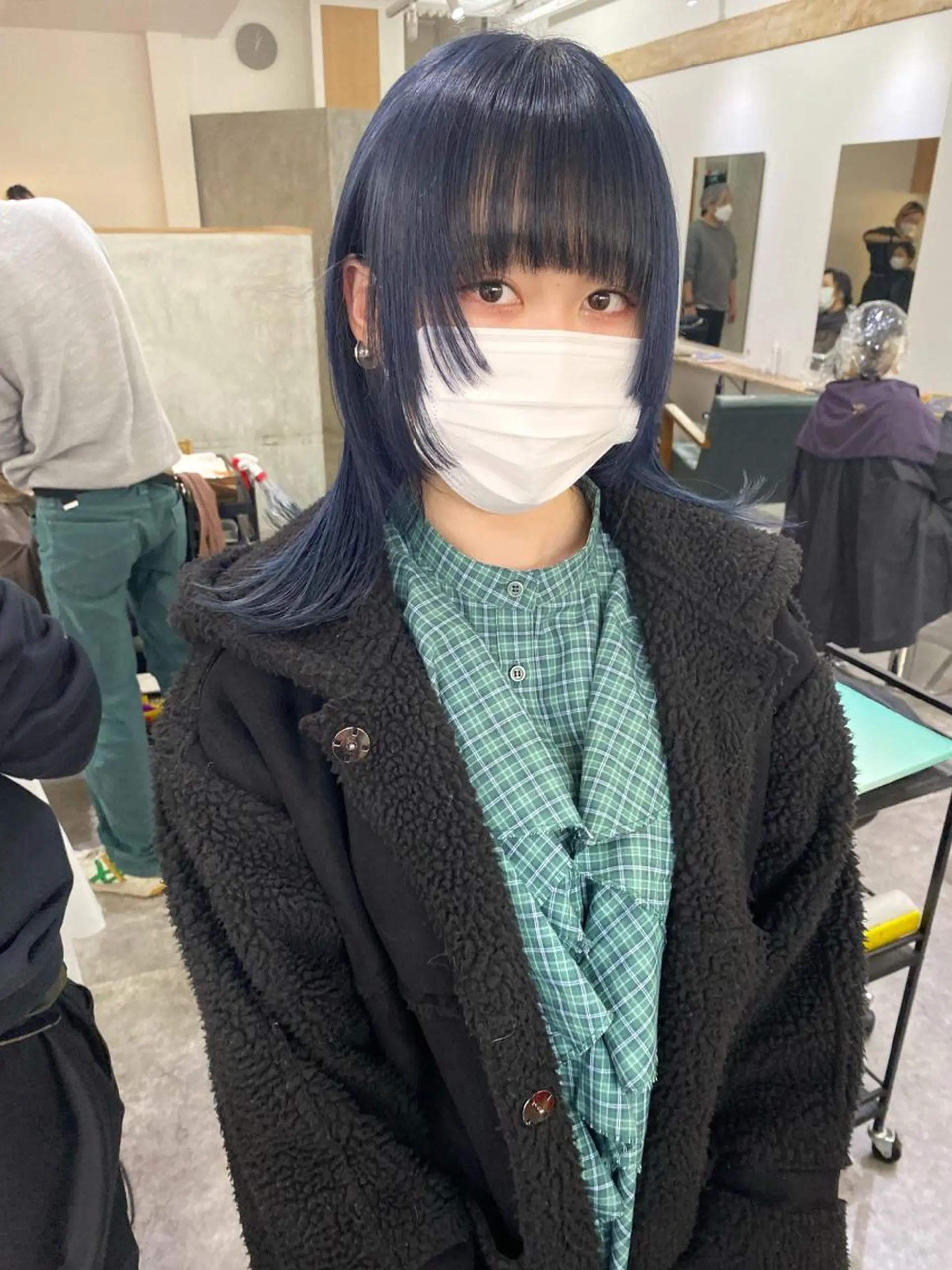 ミディアム カラー 黒髪 ブルーカラー ブルーブラック カット ヘアカラー トリートメント 森貴裕/ベージュ/ パーマ/オリーブのヘアスタイル