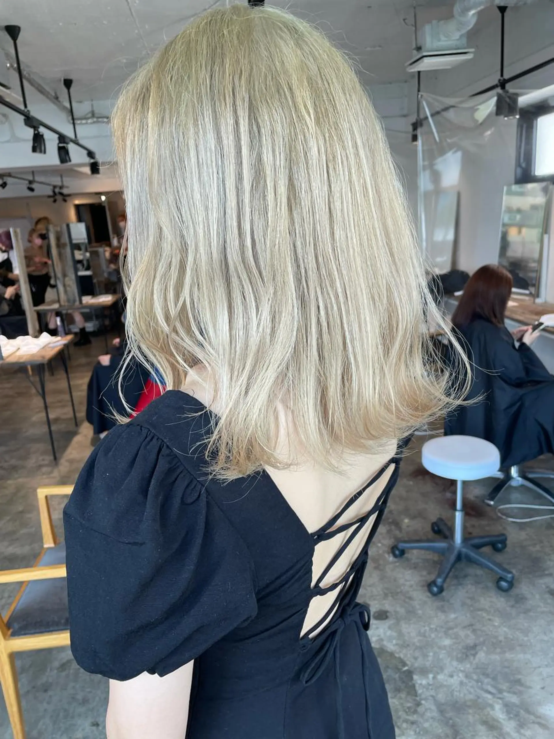 ミディアム カラー ブリーチ ブロンド ヘアカラー トリートメント ハイトーン/レイヤー /ケアブリーチ石川治のヘアスタイル