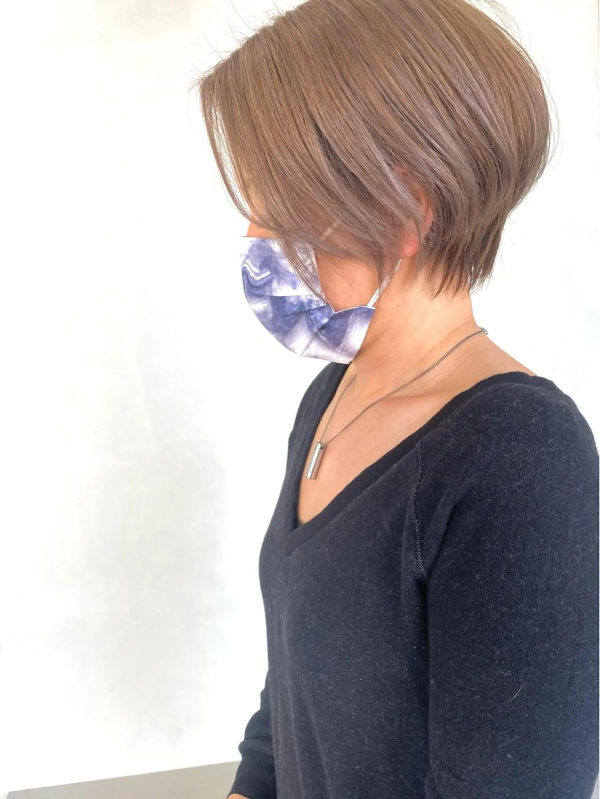 ショート カラー ベージュカラー ブリーチ ハイライトカラー シルバー シルバーベージュ 谷合 貴志のヘアスタイル