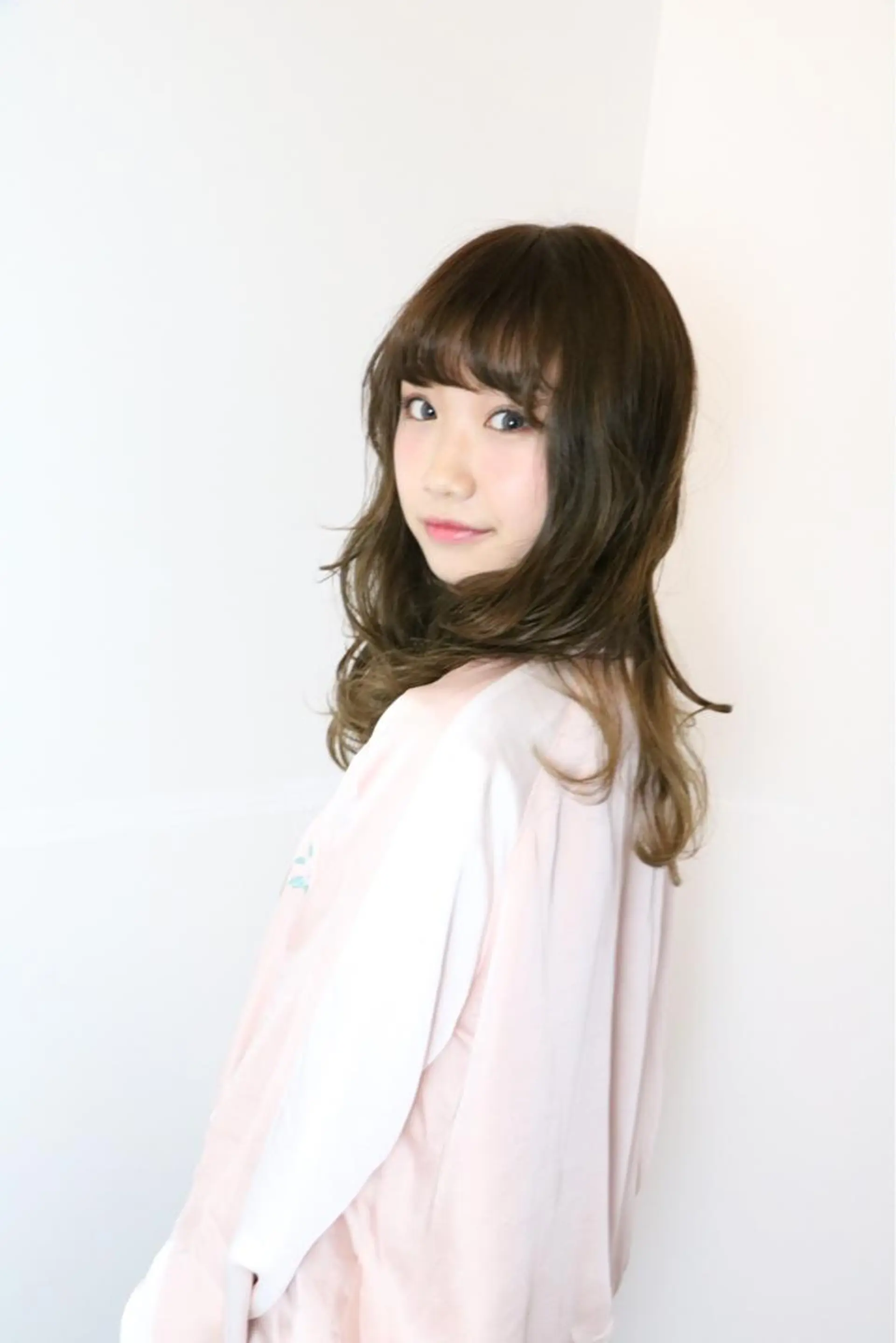 ミディアム セミロング ロング カラー パーマ アッシュ ベージュカラー ハイトーン特化🤍 浦住のヘアスタイル