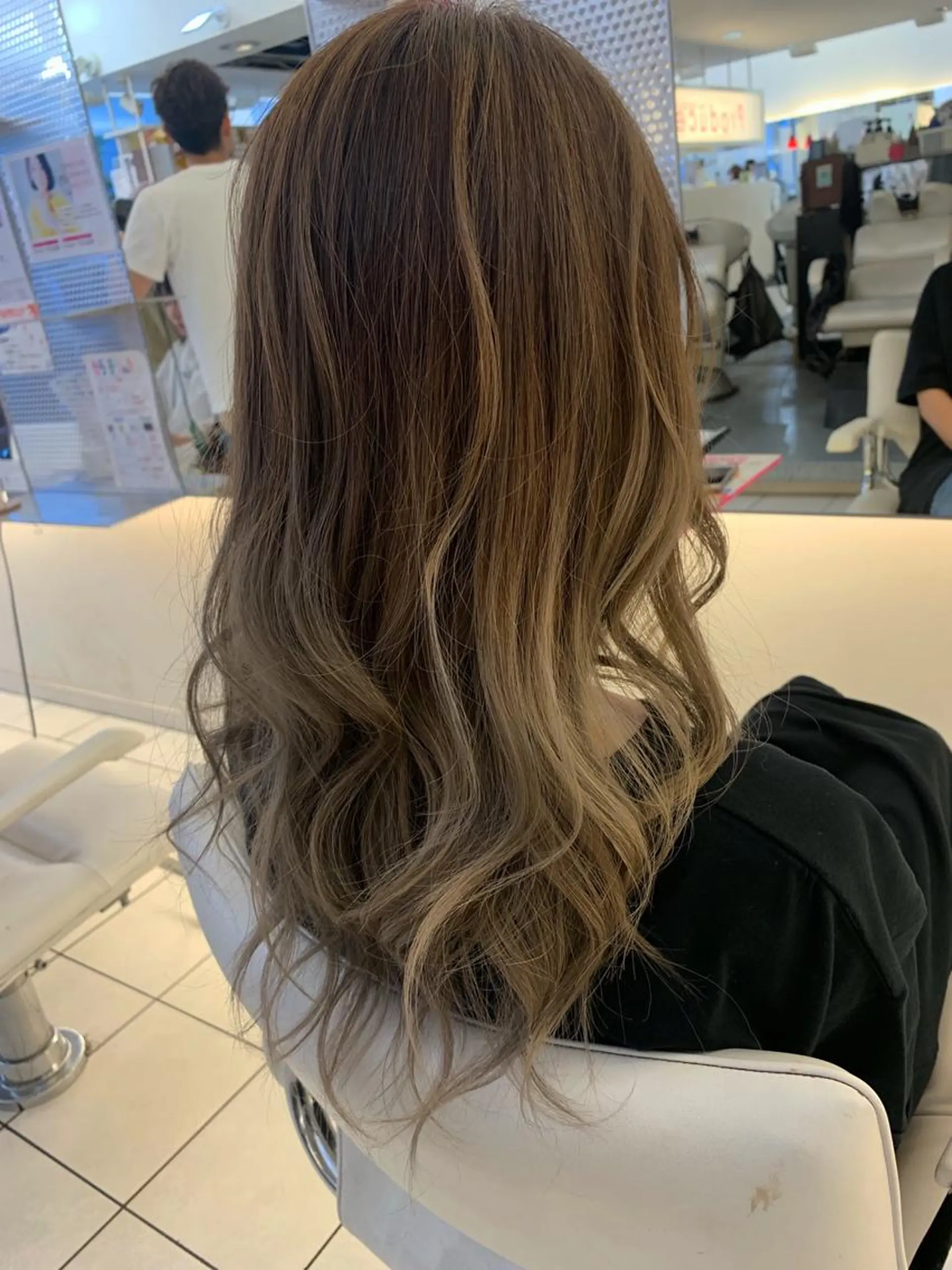 カラー バレイヤージュ 艶髪クリエイター🪽 秋田 聖也のヘアスタイル