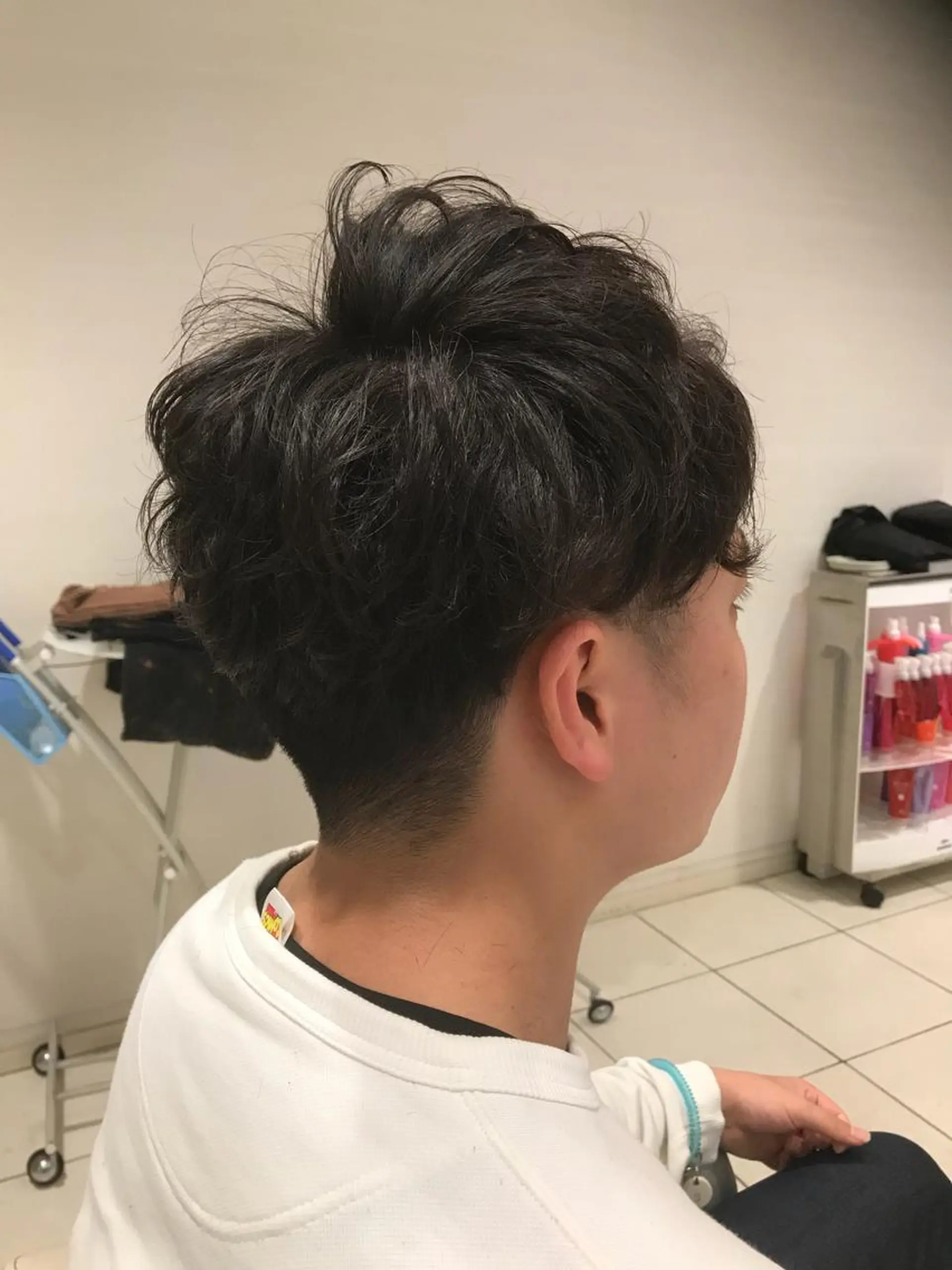 ショート カラー パーマ ヘアアレンジ メンズ キッズ ネイル マツエク・マツパ メンズハイトーン メンズパーマ 刈り上げ アディクシーカラー 透明感カラー カット パーマ MODEK's西宮店 マネージャー神道有基のヘアスタイル