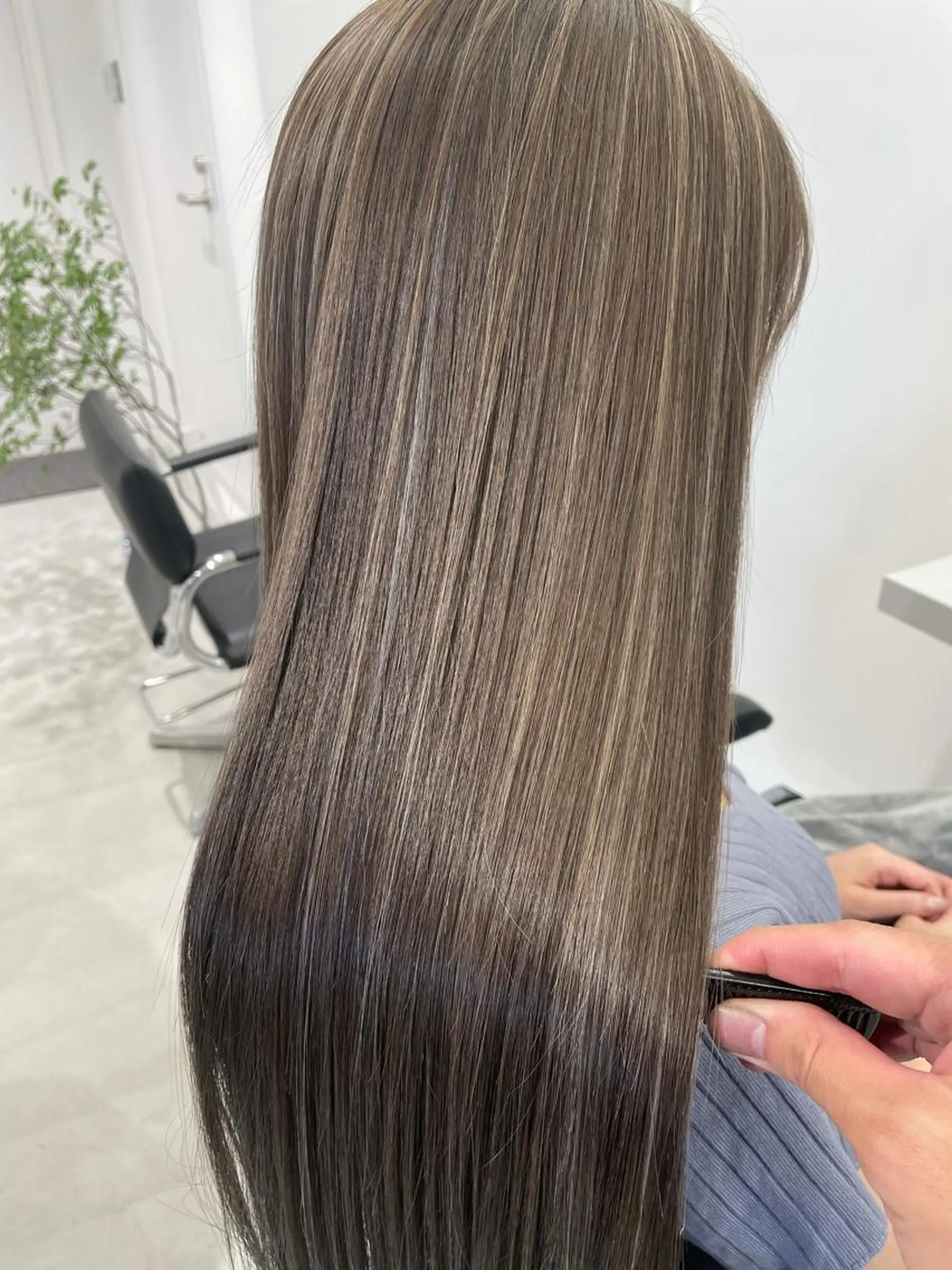 ロング カラー アディクシーカラー バレイヤージュ ベージュカラー ブリーチ ケアブリーチ ito. ブリーチ/髪質改善のヘアスタイル