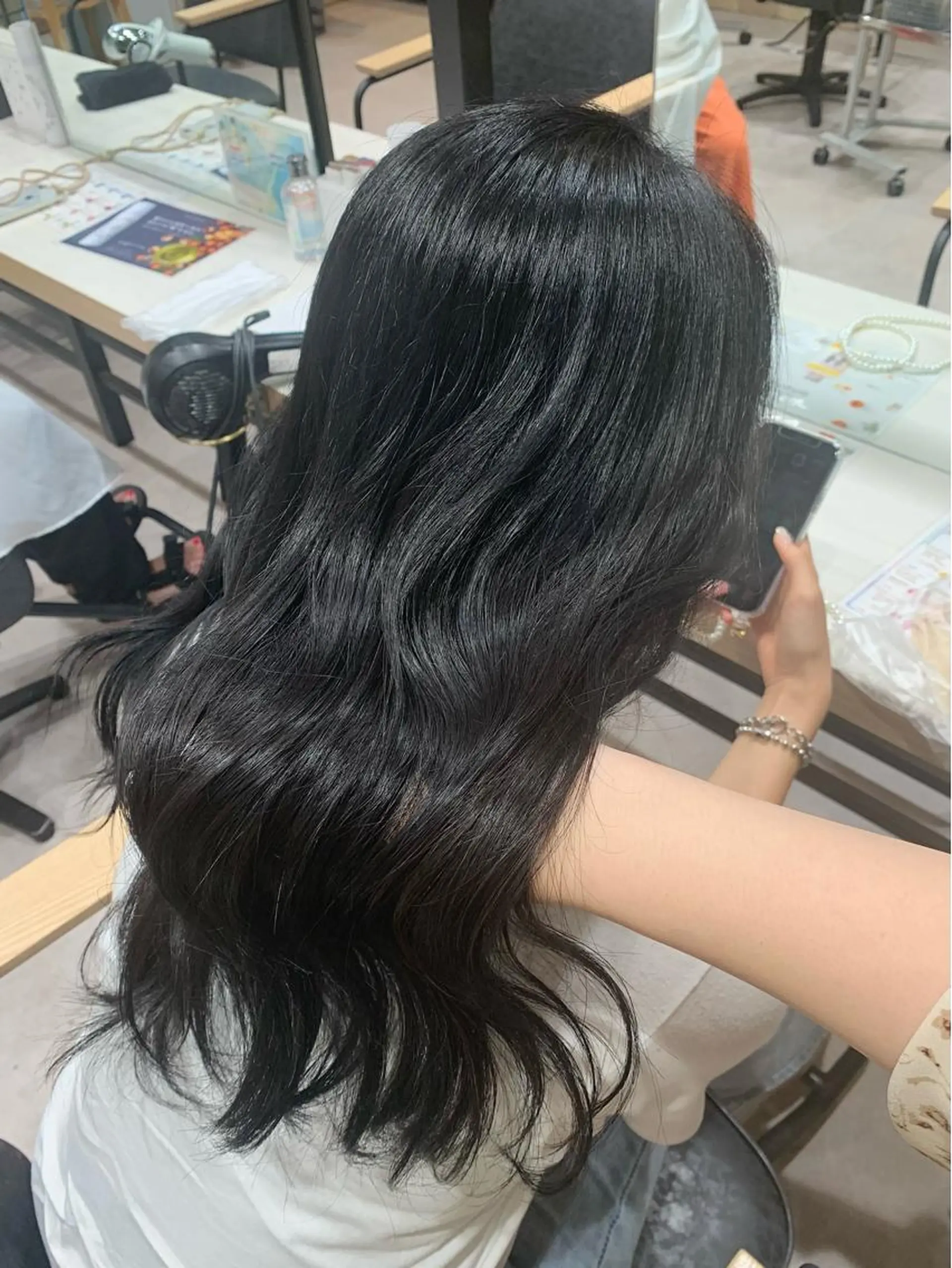 ロング カラー 黒髪 ブルーカラー ブルーブラック 【髪質改善】 優菜のヘアスタイル