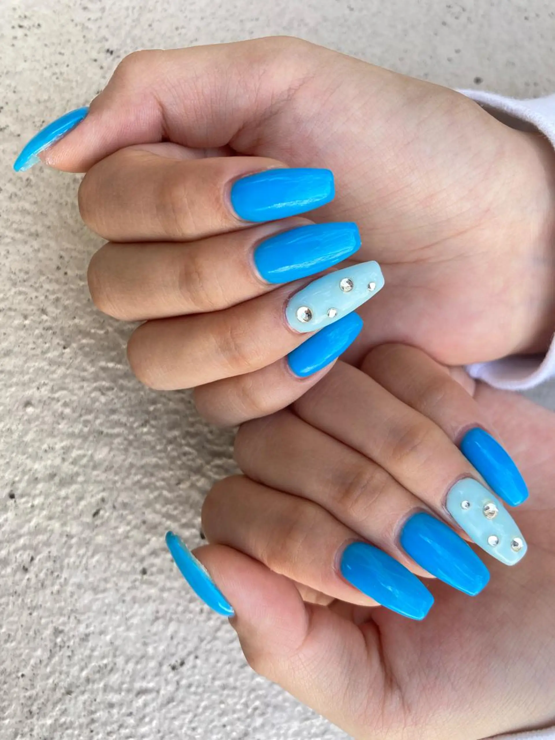 セミロング ネイル ハンドネイル フットネイル ✴︎ Delightのネイルデザイン