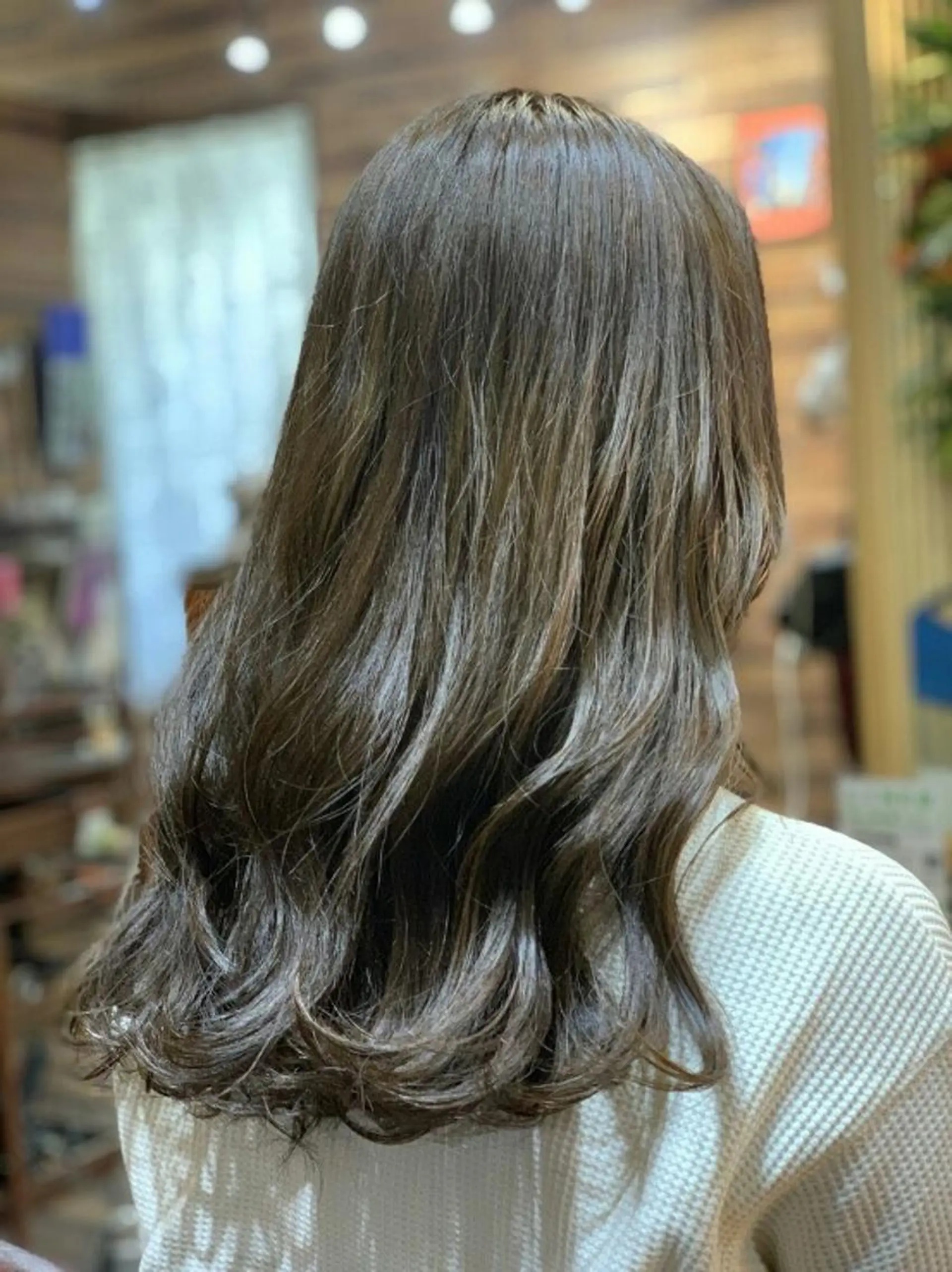 セミロング ＦＵＮＩＣ ファニックのヘアスタイル