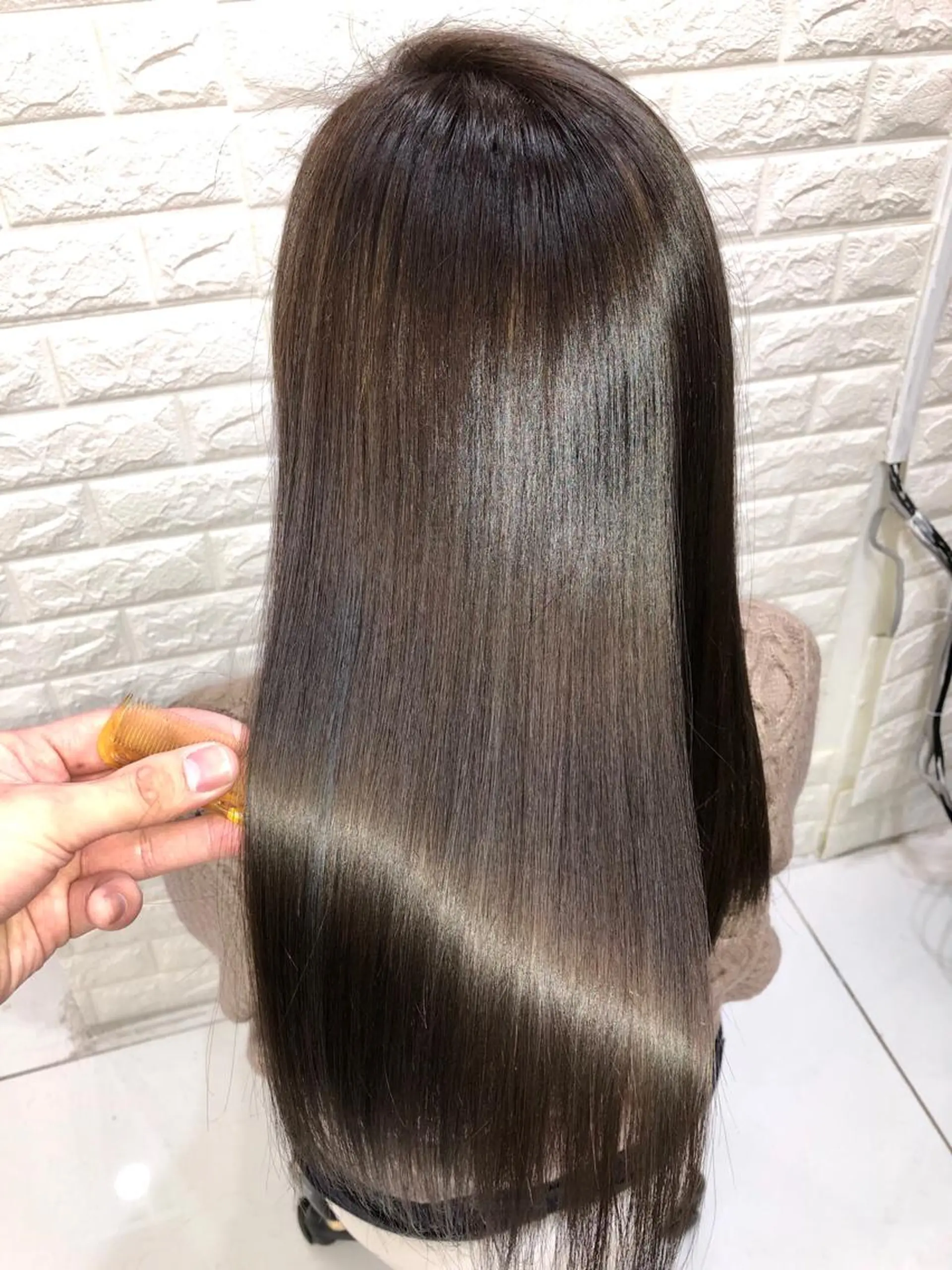 セミロング 20代半ば上質なへア ケア 髪質改善 大西のヘアスタイル