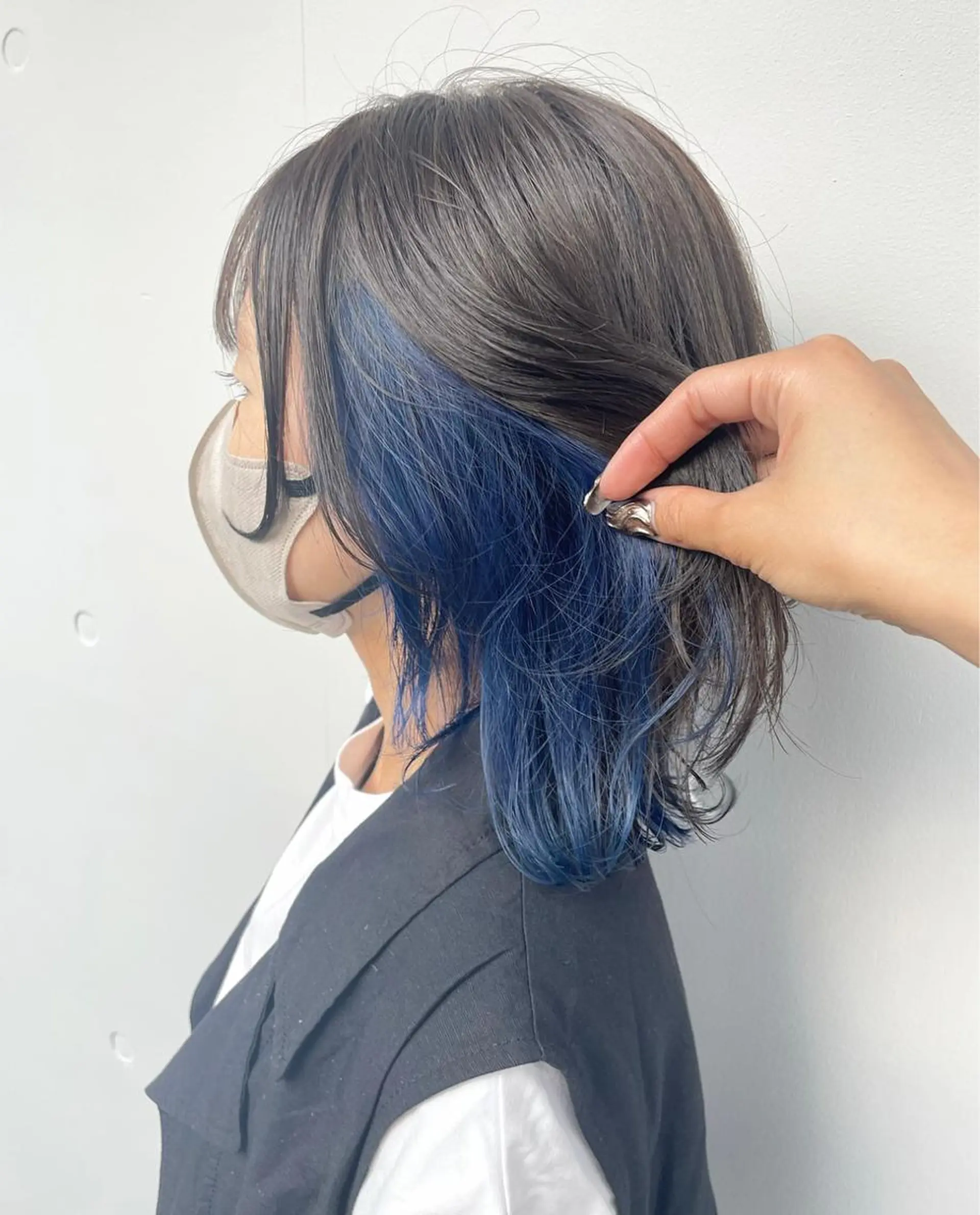 ミディアム カラー アディクシーカラー ベージュカラー 黒髪 ブリーチ ブルーカラー ヘアカラー 藤澤 夏実/インナーカラーのヘアスタイル