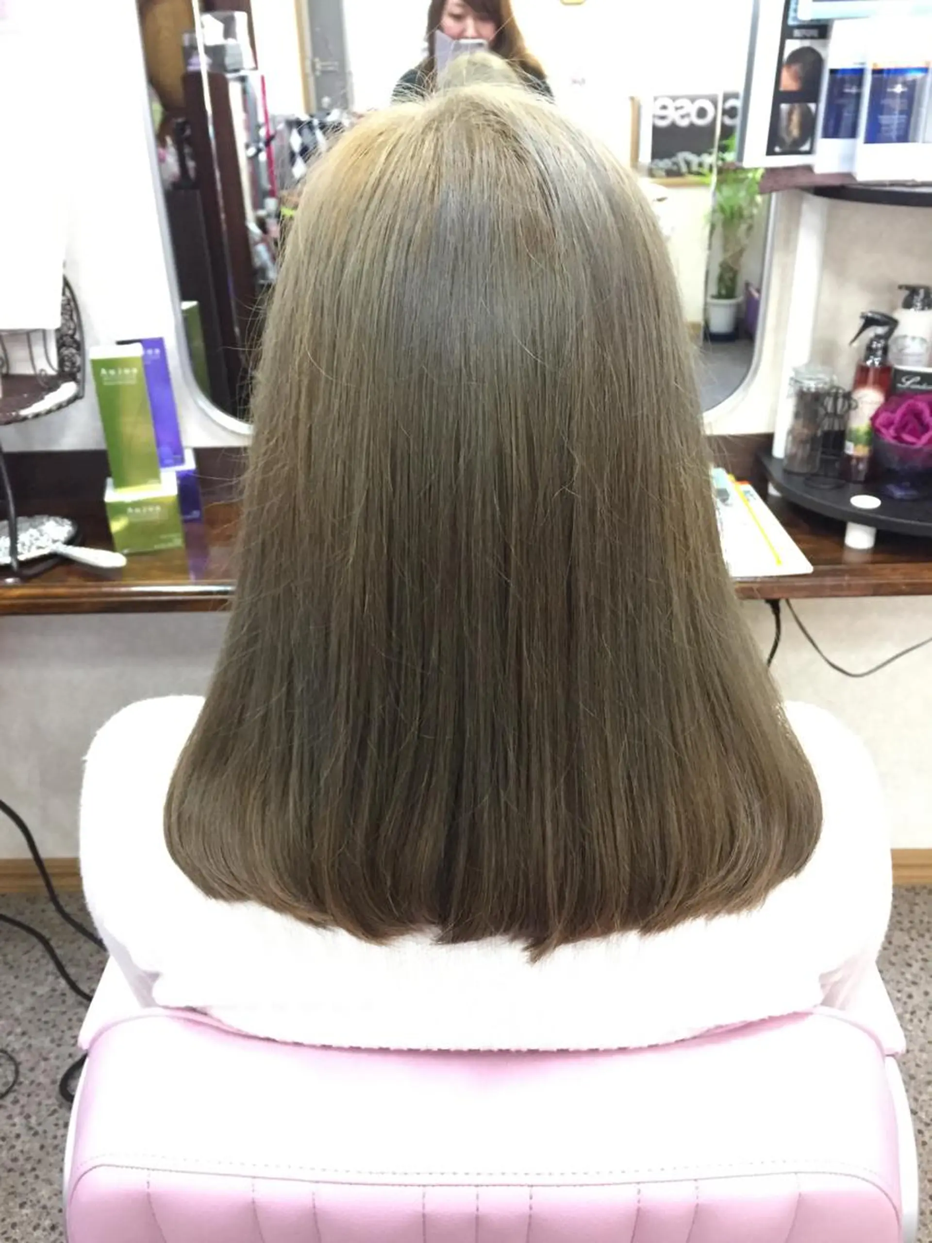 セミロング カラー アッシュ ヘアカラー ヘアースタジオB7所属・三木 あやなのヘアスタイル