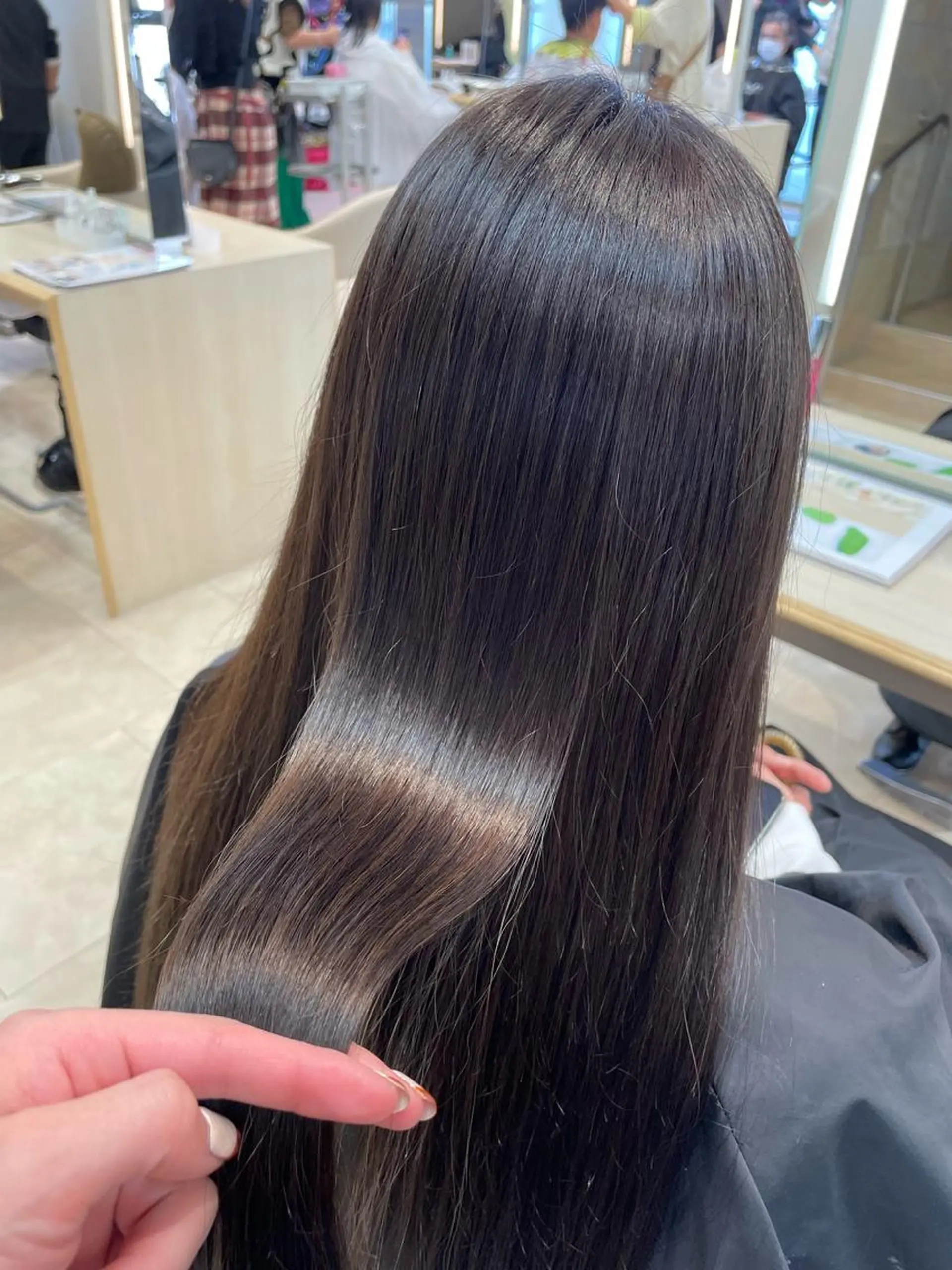 ロング カラー 顔まわりカット✄ ベージュカラー🧸のヘアスタイル