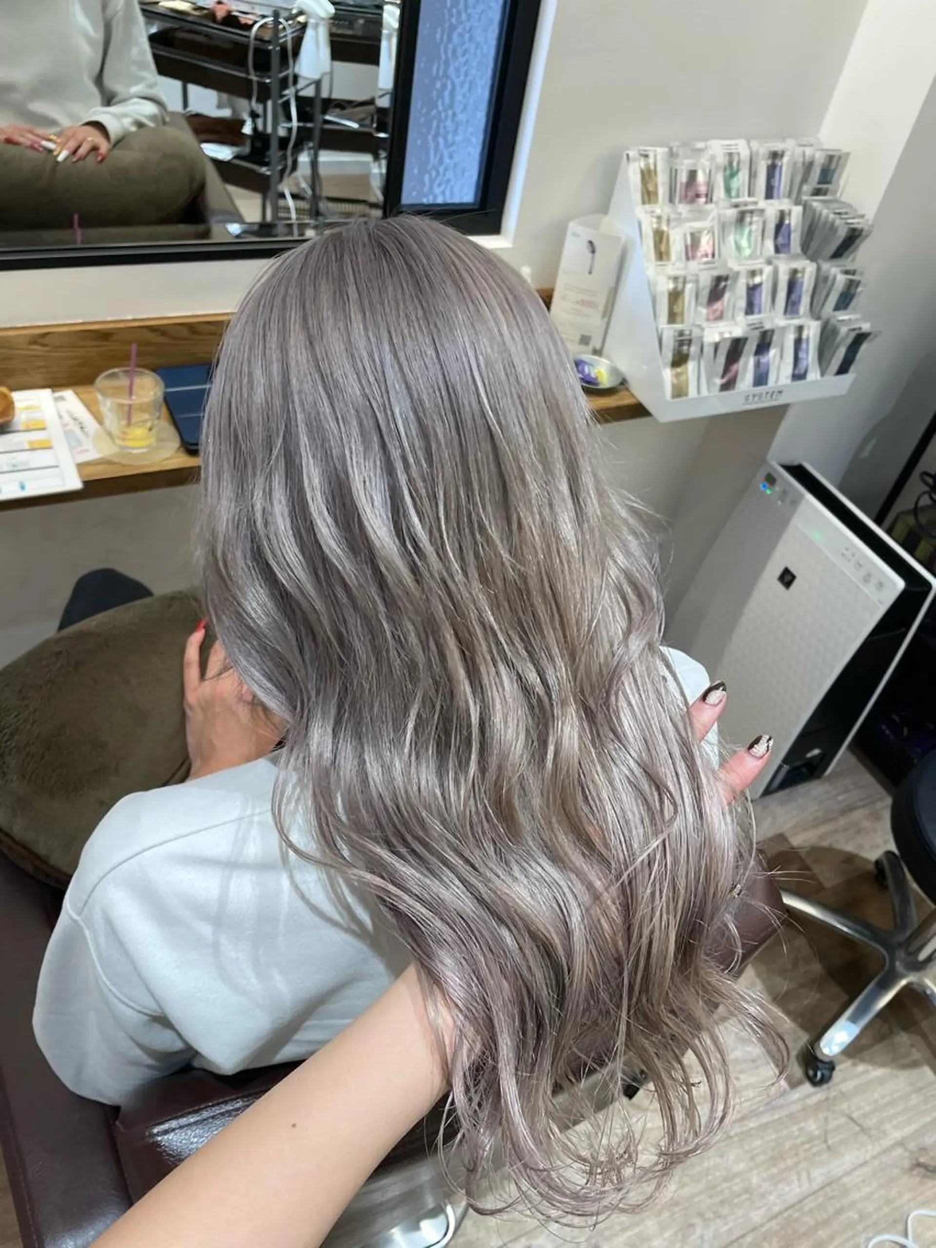 カラー 栗林 茉那のヘアスタイル