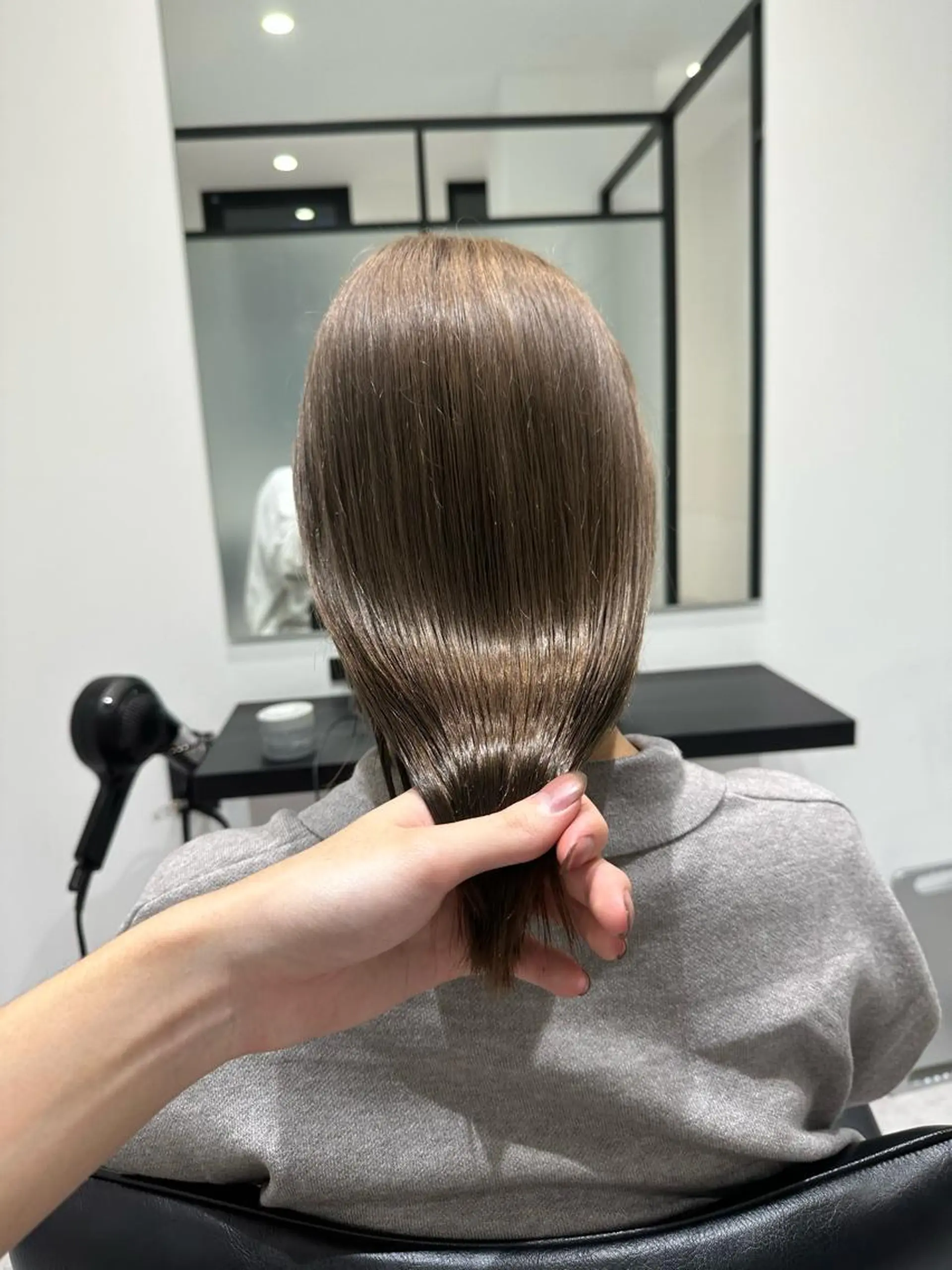 ミディアム カラー グレージュ カット ヘアカラー トリートメント 鈴木/ミルクティー/ ブリーチ/ボブ/のヘアスタイル