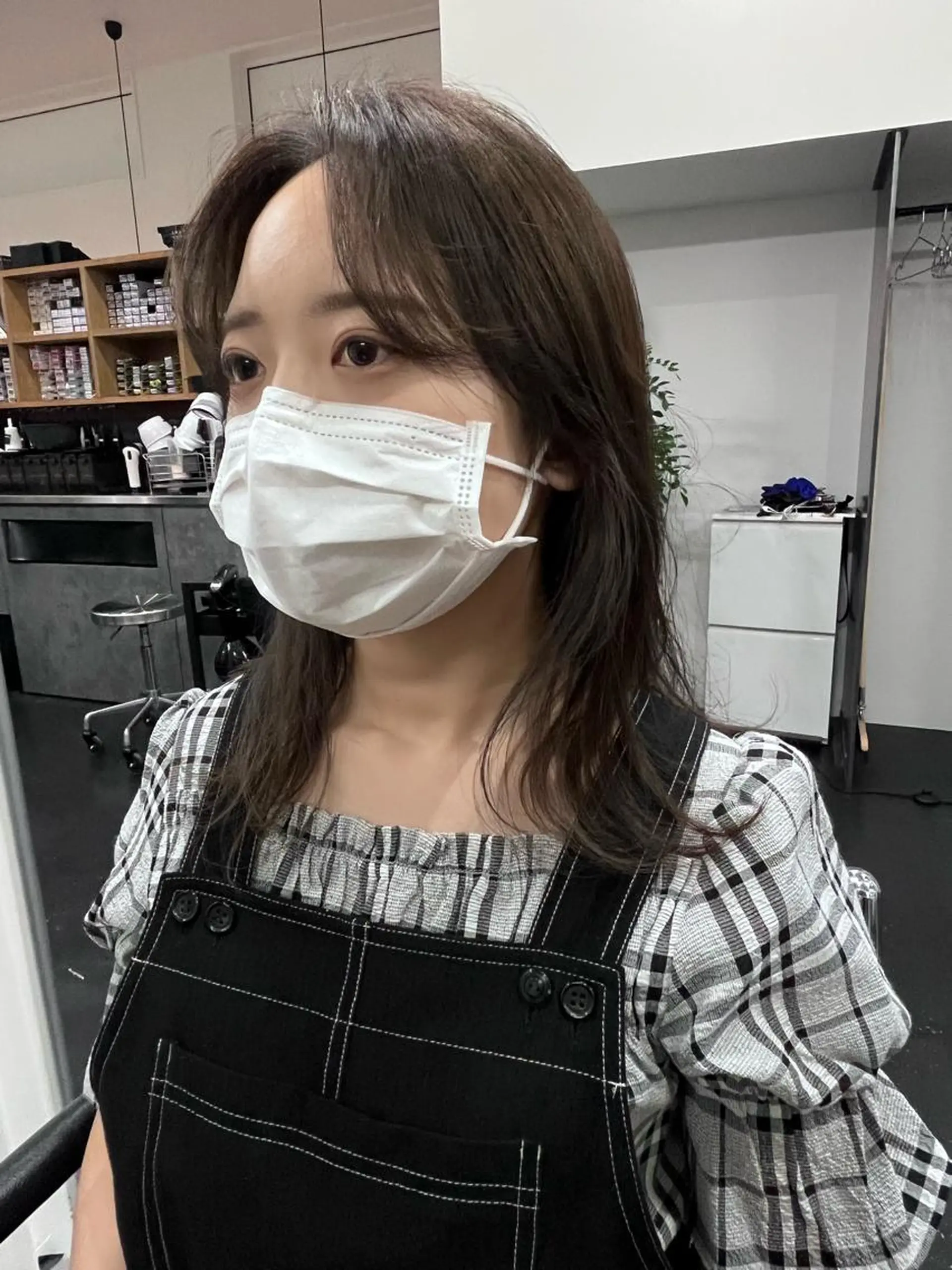 ロング カラー ベージュカラー イヤリングカラー シルバー heir studio Baretta所属・山本 銀次郎のヘアスタイル