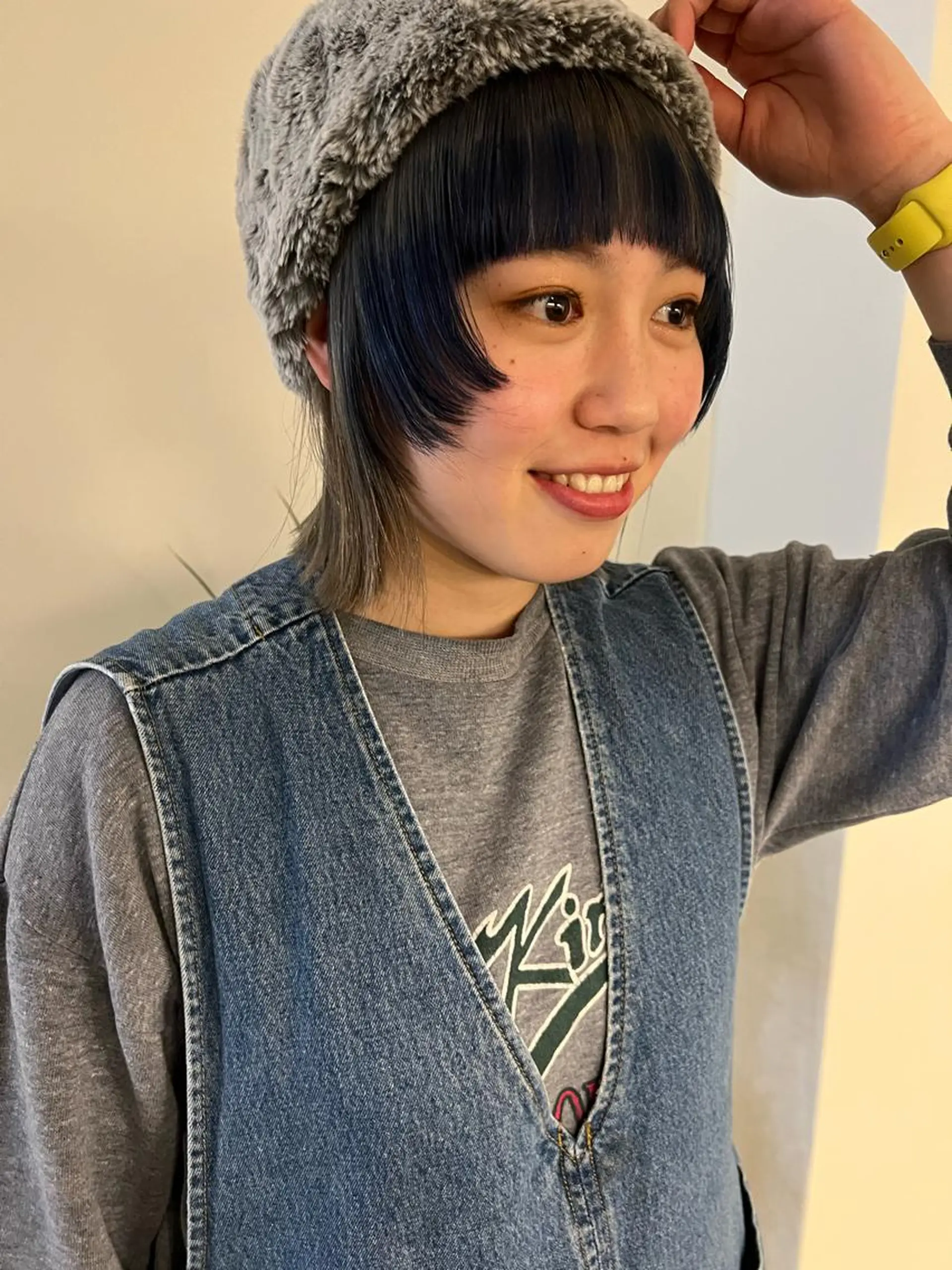 ショート カラー ブルーカラー デザインカラー ネイビーカラー シルバー ホワイトシルバー ヘアカラー RAIMA ハイトーン/ベージュのヘアスタイル