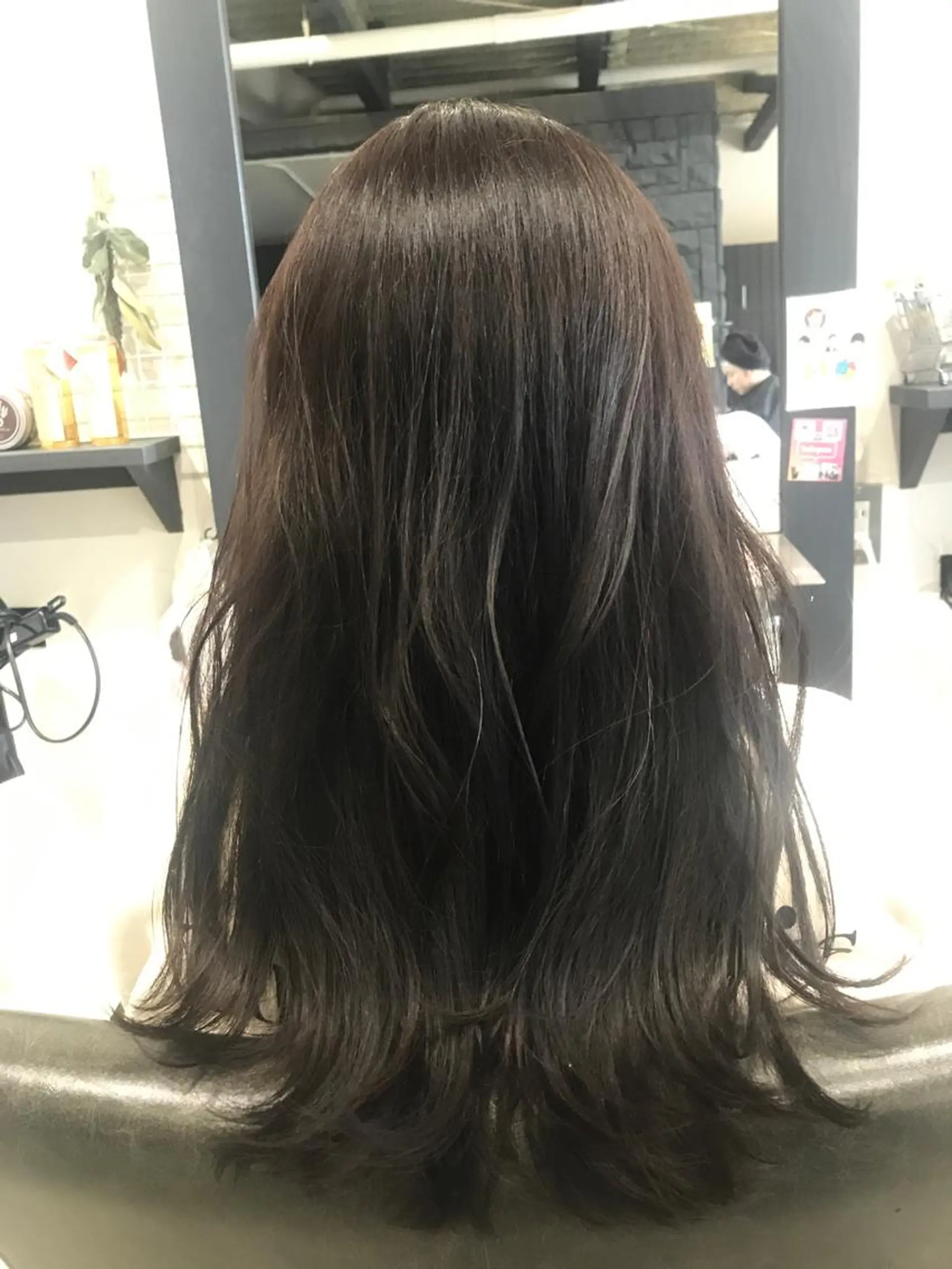 セミロング カラー パーマ アッシュ ベージュカラー 水原 恵莉香のヘアスタイル