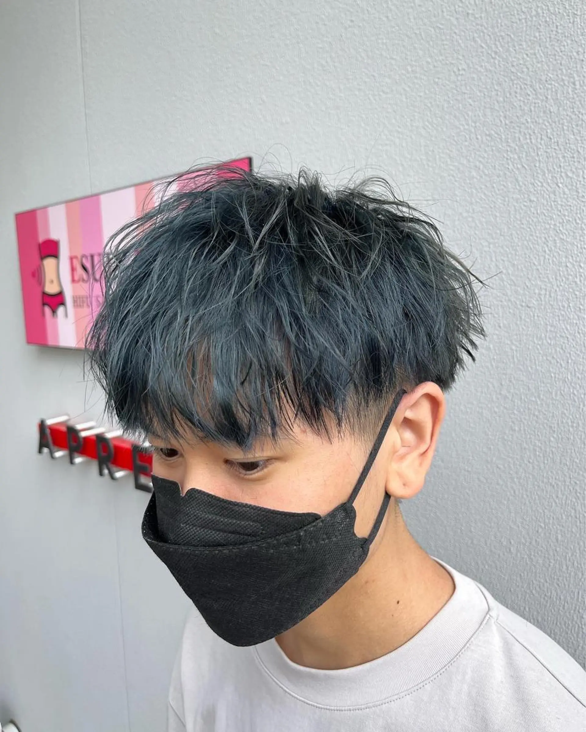 ショート カラー メンズ メンズブリーチ 黒髪 ブリーチ ブルーカラー ブルーブラック APREKO RIKUのヘアスタイル