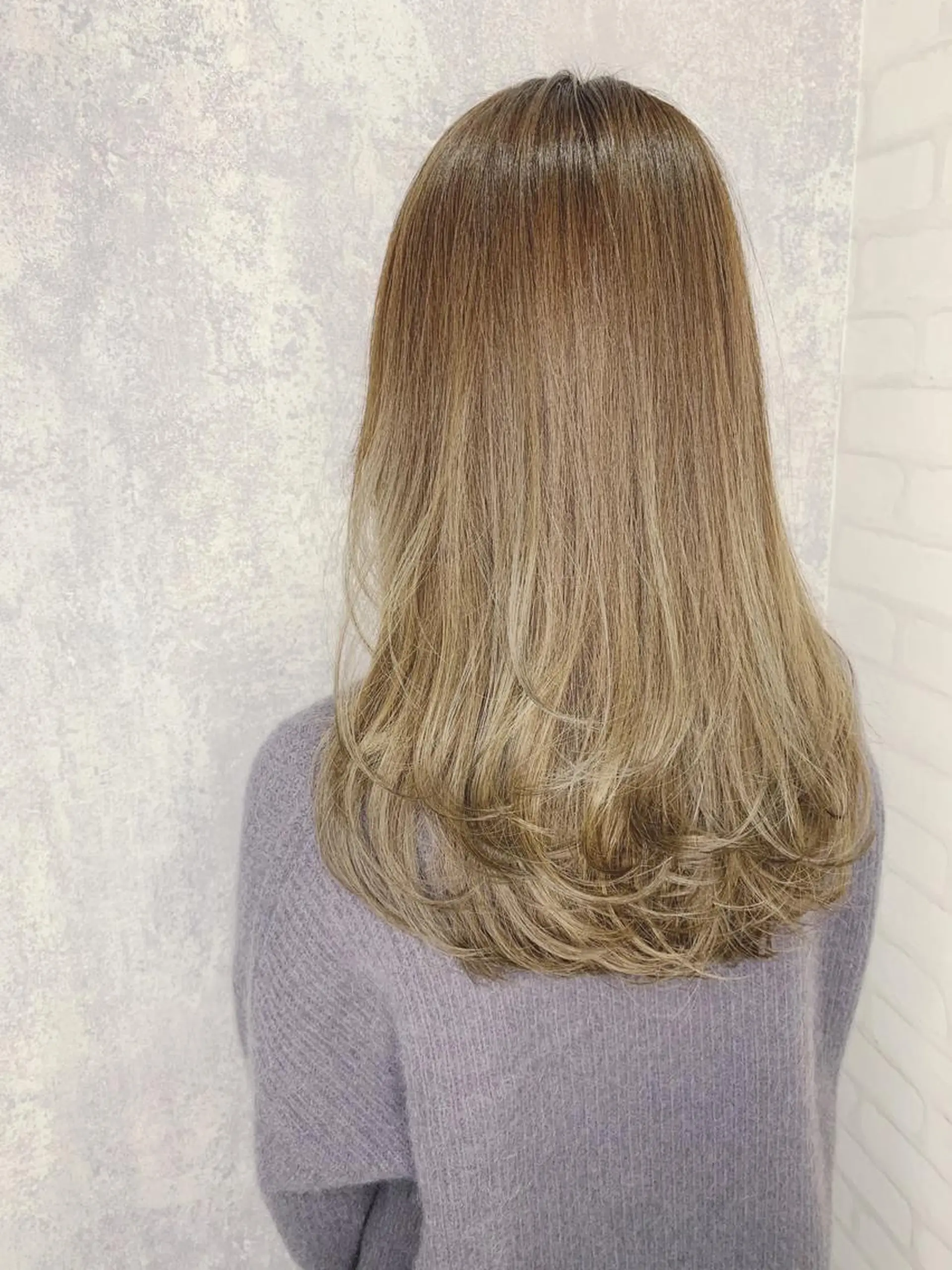 ロング カラー アッシュ バレイヤージュ デザインカラー グラデーションカラー グレージュ Zina福岡天神店 艶髪/レイヤー/小顔のヘアスタイル