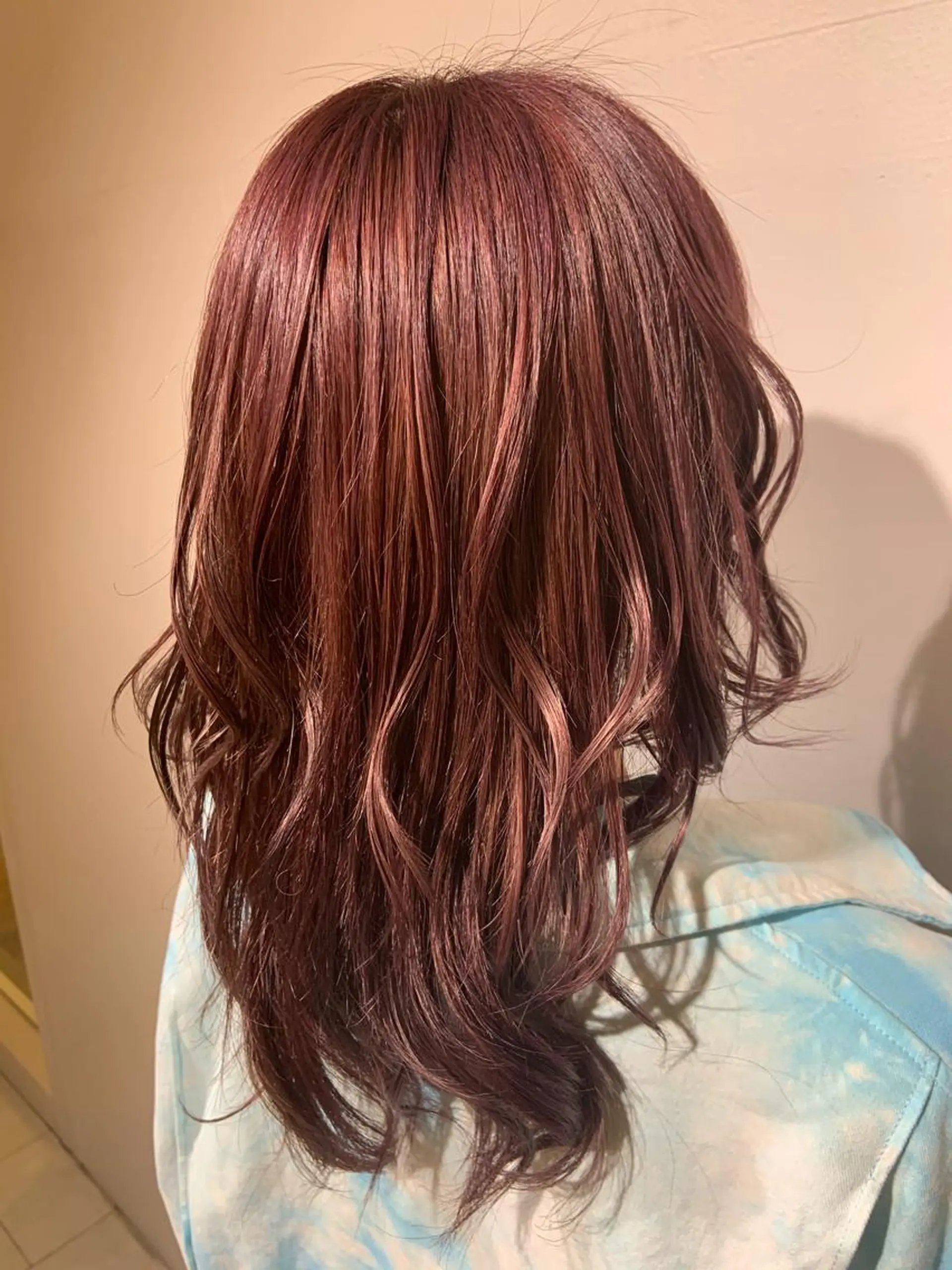 セミロング カラー パーマ ピンクカラー ピンクパープル パープルカラー ハイトーンカラー🤍 山下 優華のヘアスタイル