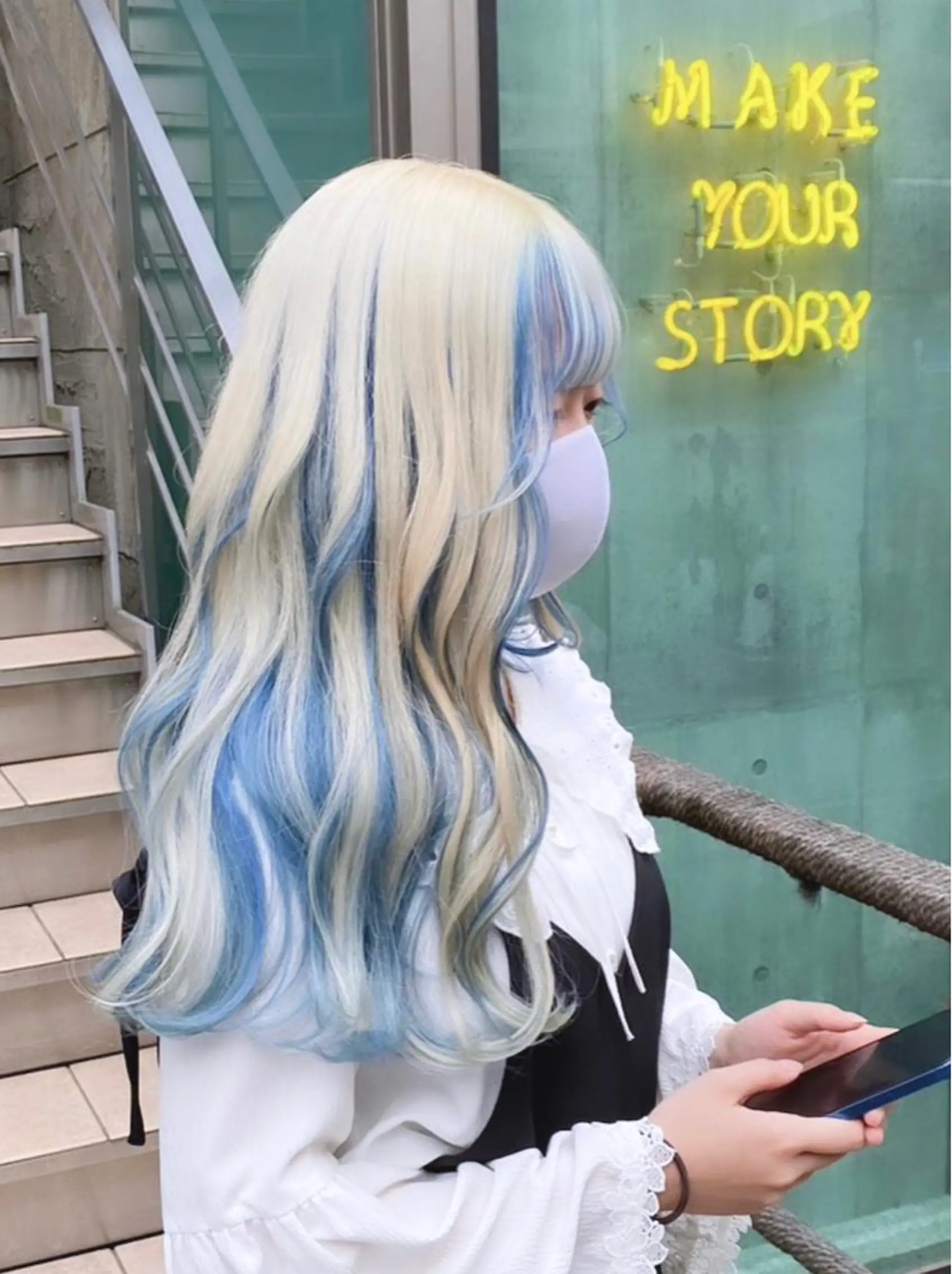 ロング カラー パーマ ヘアアレンジ メンズ キッズ ネイル マツエク・マツパ アイブロウ ブロンド ブルーカラー ブルー ハイトーンNo.1 👩🏼NaGiSaのヘアスタイル