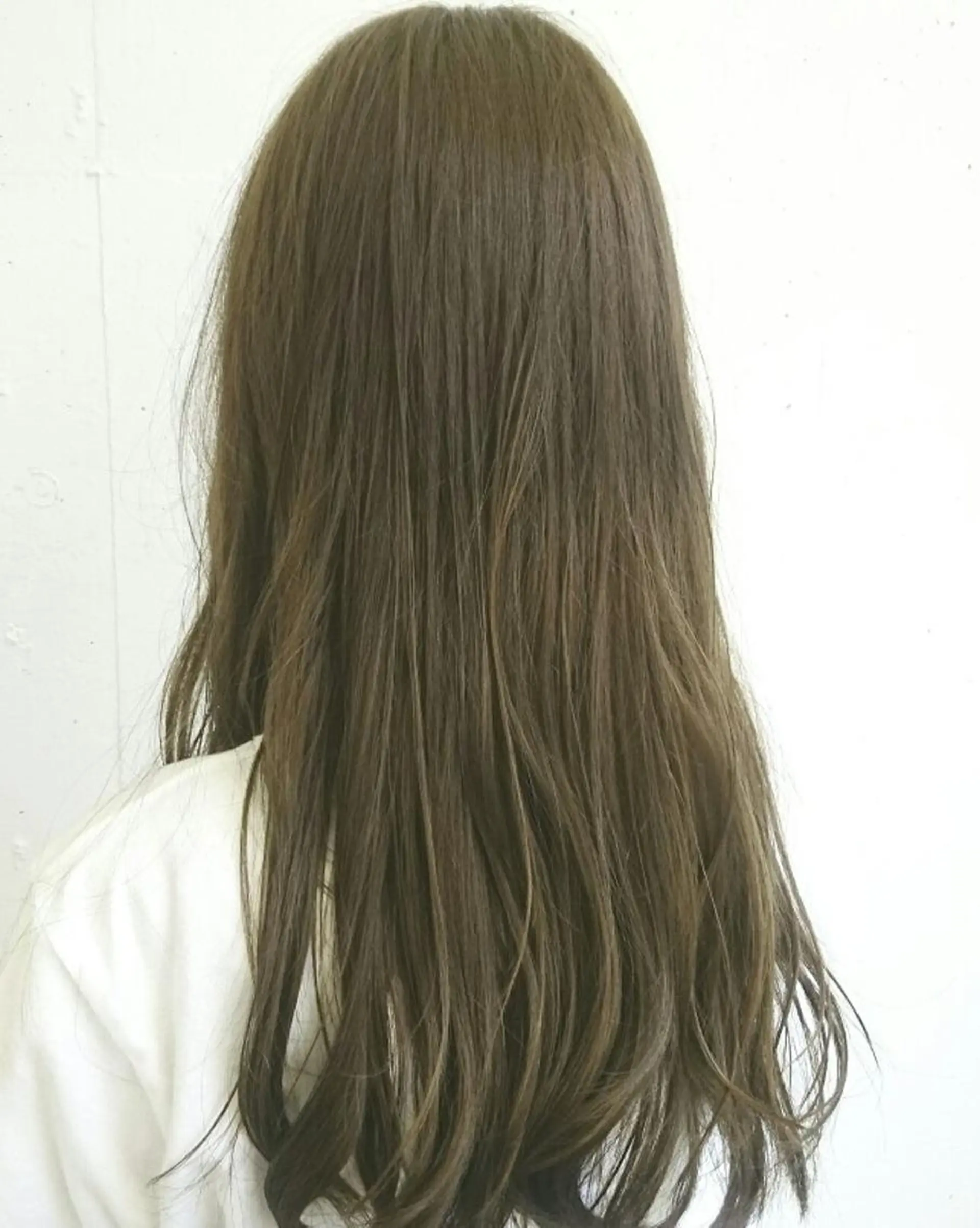 ロング カラー アッシュ ベージュカラー Amber所属・山形 光輪子のヘアスタイル