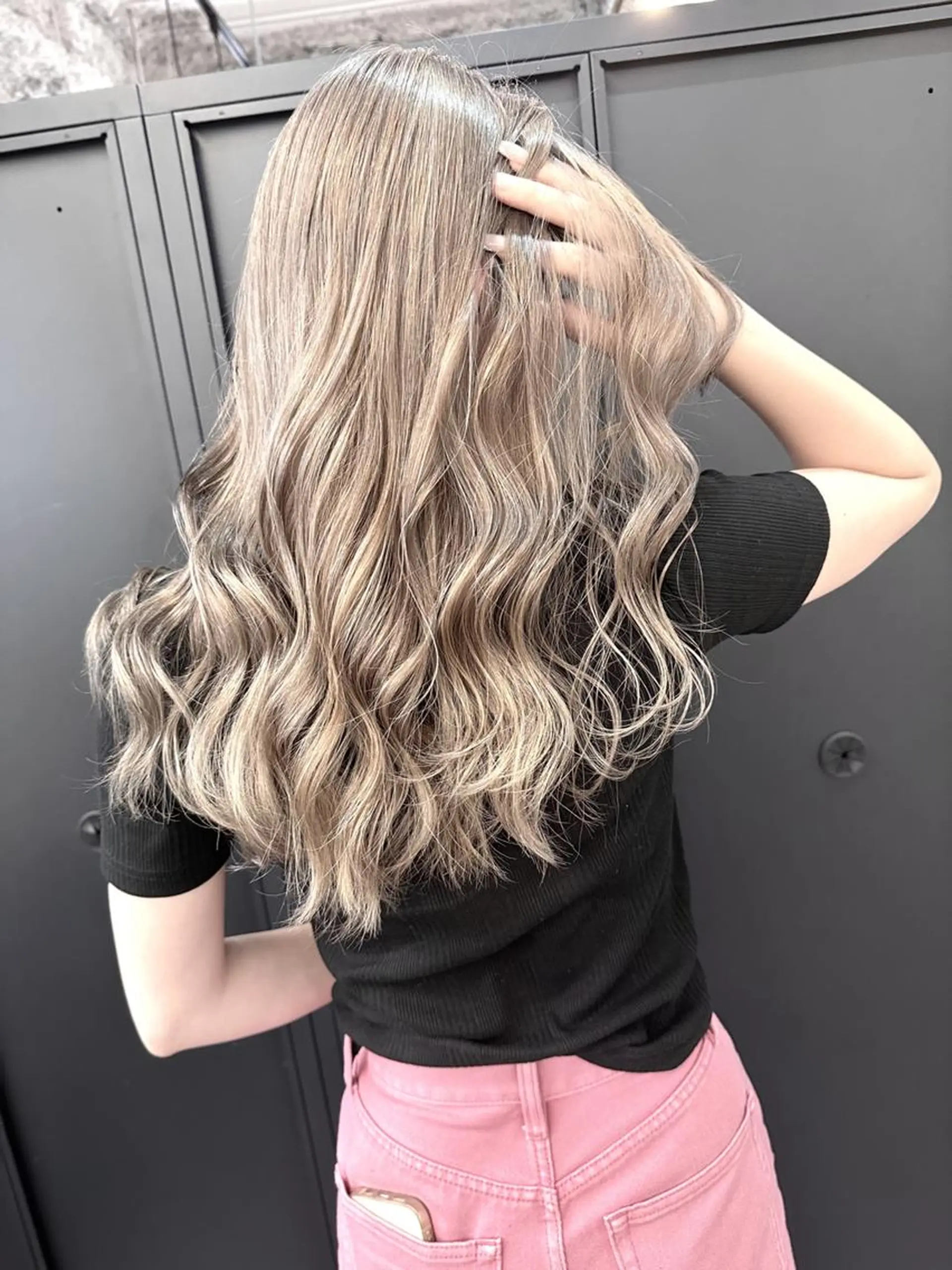 ロング ヘアアレンジ カラー ヘアカラー ハイトーン カラーのヘアスタイル