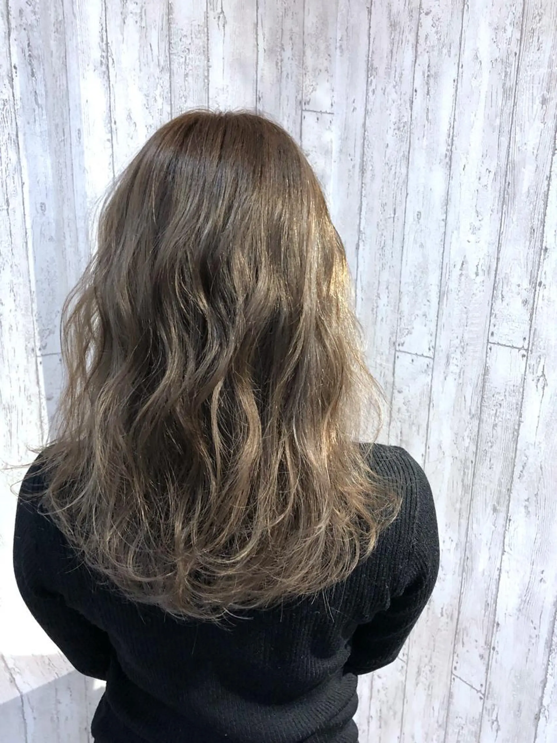 セミロング LANI OOSAKAのヘアスタイル