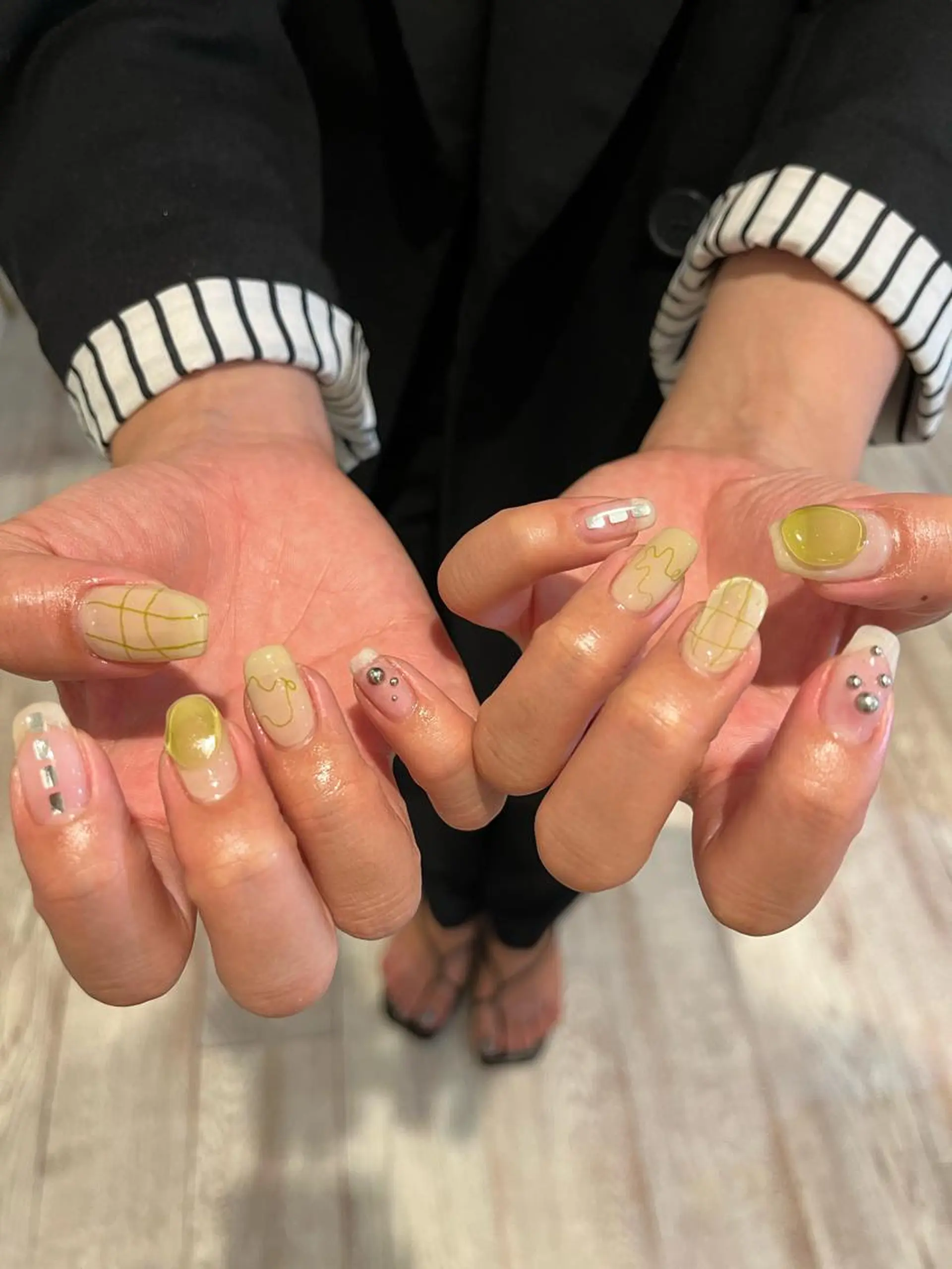 ネイル ハンドネイル une／YUKINA 🫧大人nuanceのネイルデザイン