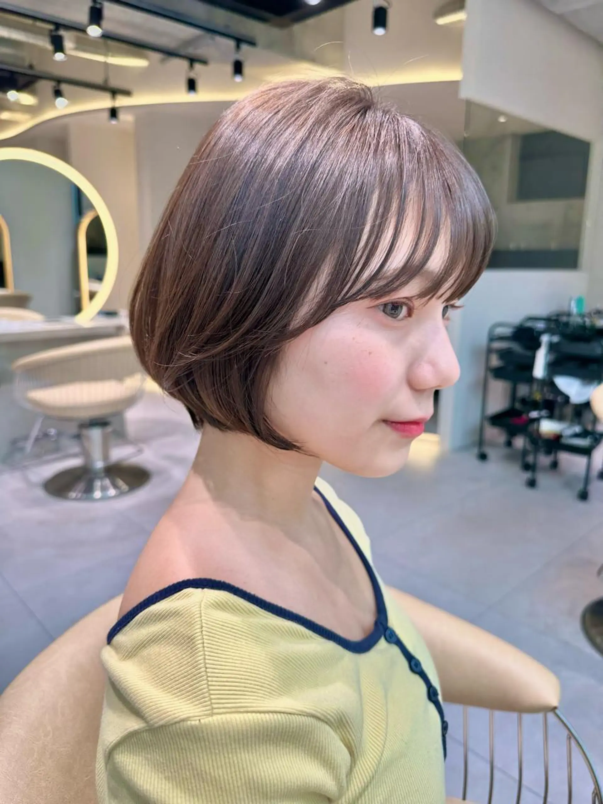 ミディアム カラー カット ヘアカラー かえ🩶韓国ボブ🎀 透明感カラー🥣のヘアスタイル