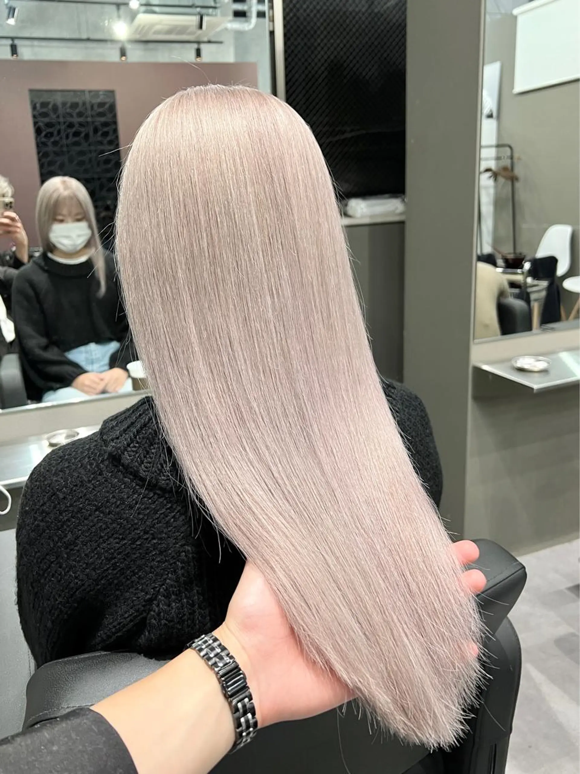 ロング カラー ベージュカラー ブリーチ ケアブリーチ デザインカラー ダブルカラー Via officialのヘアスタイル