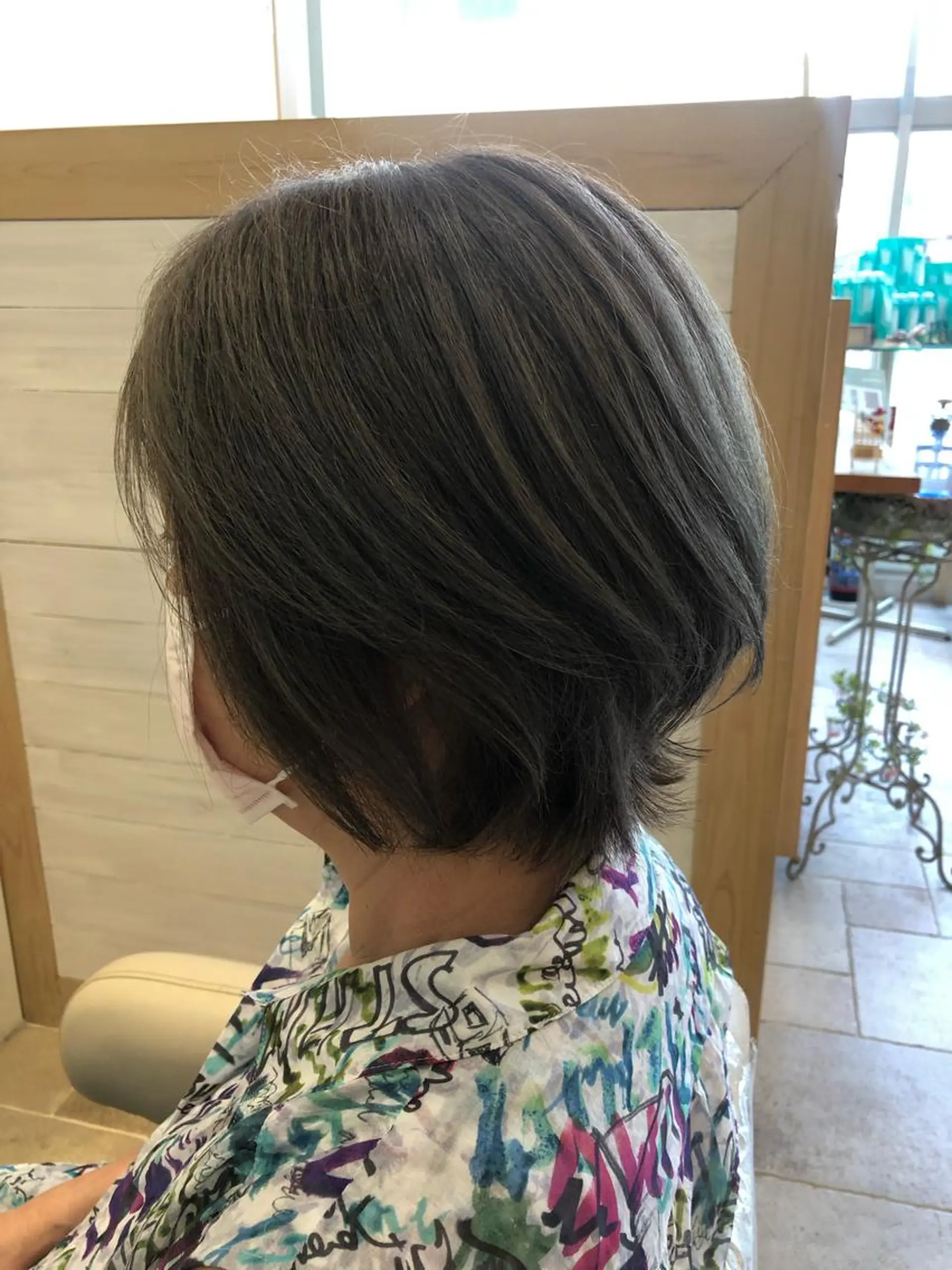 ショート カラー 須賀 一美のヘアスタイル