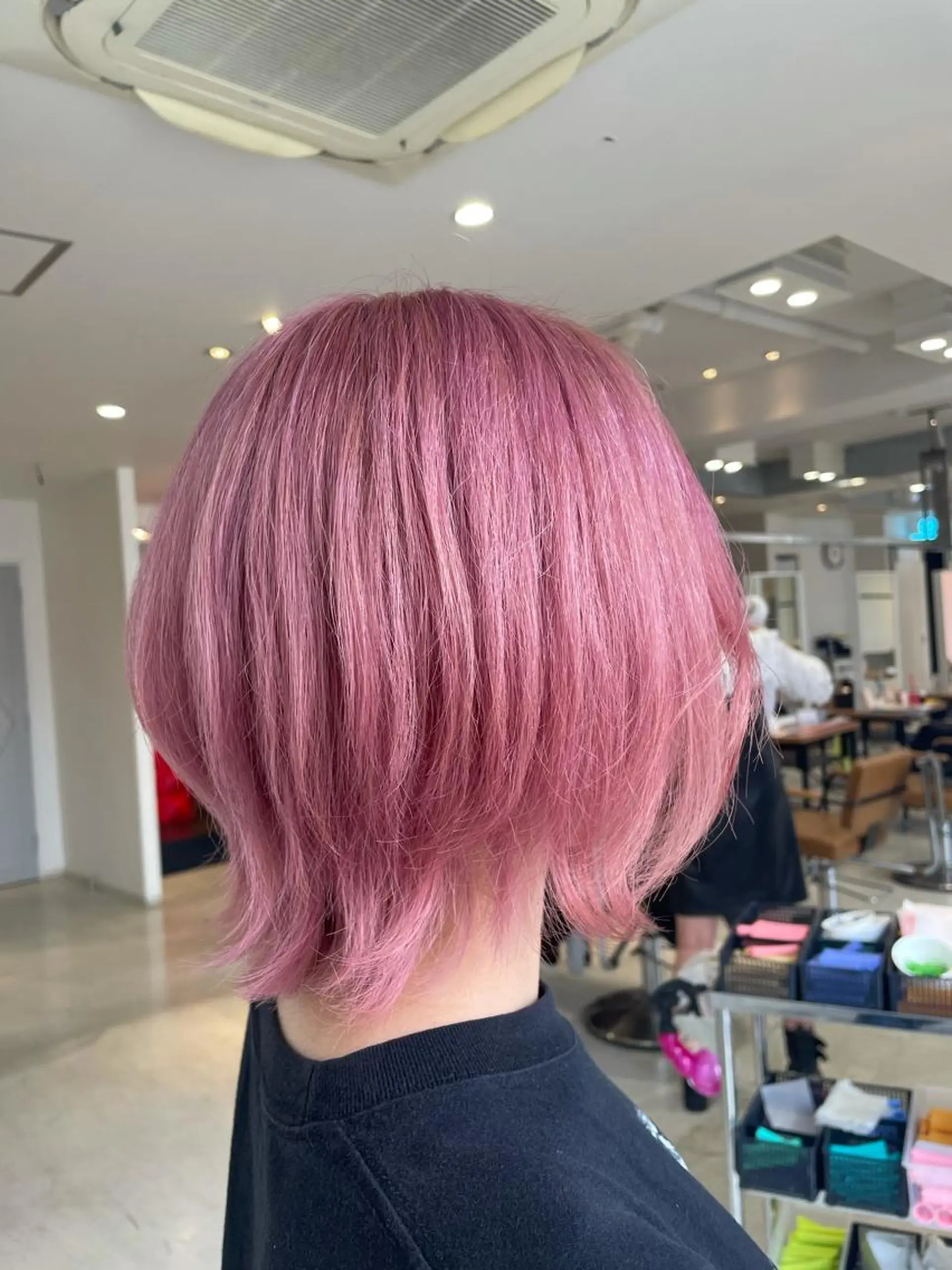 ショート カラー 艶ハイトーン👑♡ NATSUKIのヘアスタイル