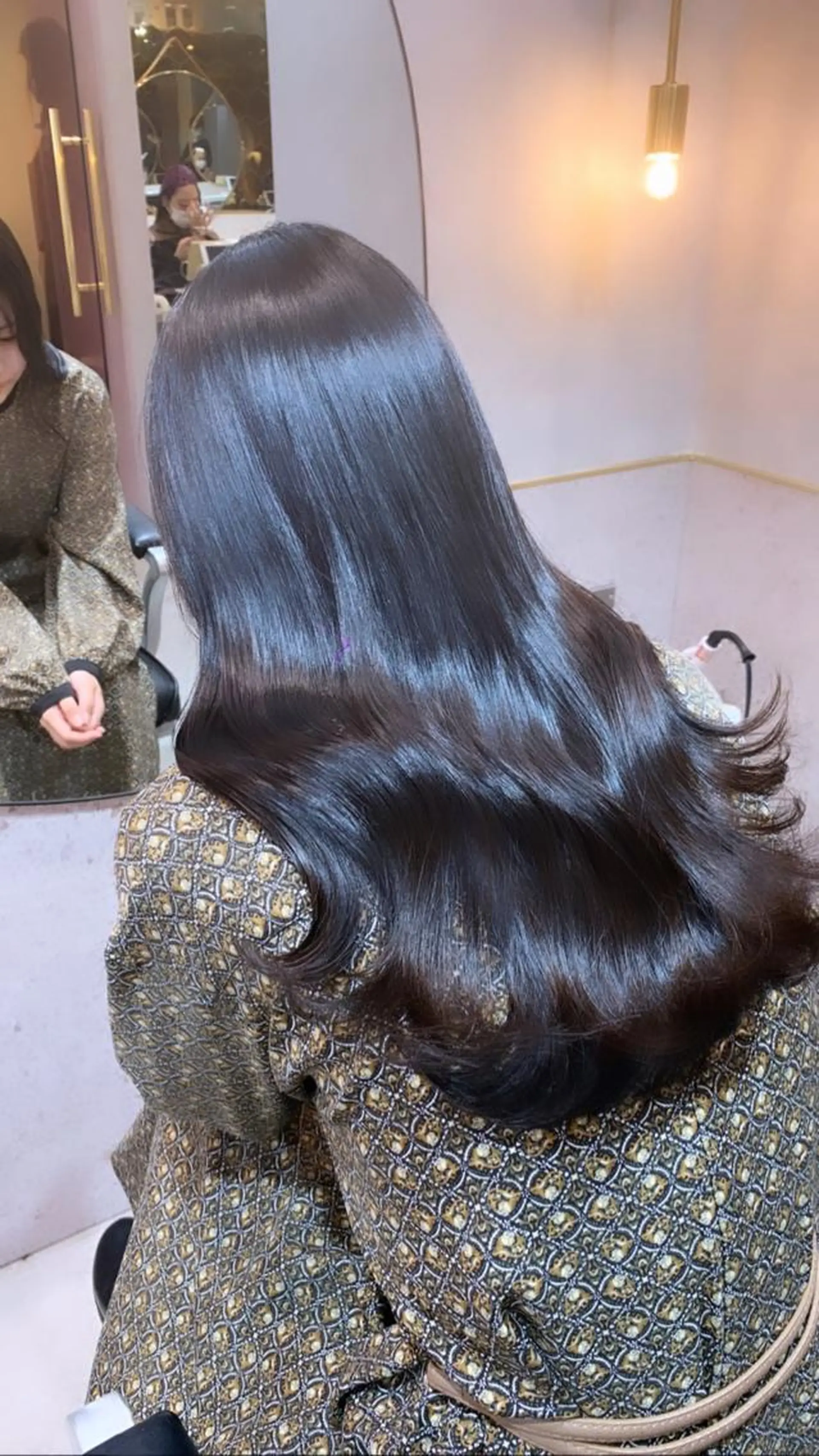 セミロング カラー アッシュ ベージュカラー ブリーチ ケアブリーチ ショコラベージュ カット ヘアカラー トリートメント 新宿/韓国レイヤー 髪質改善カラー/角所のヘアスタイル